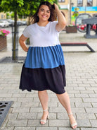 Sukienka z falbanowym dołem Stylowa XL