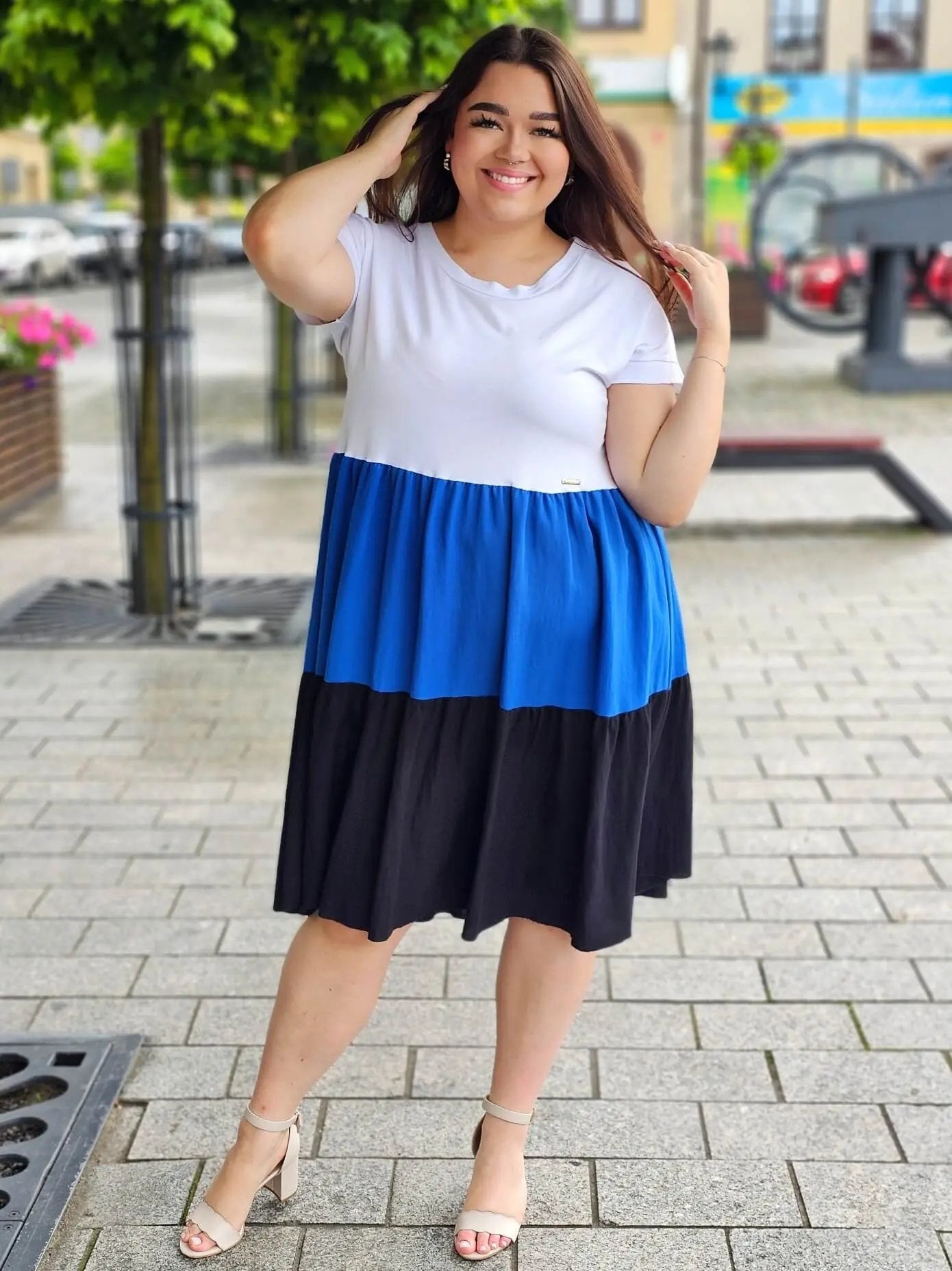 Sukienka z falbanowym dołem Stylowa XL