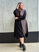 Sukienka z geometryczną wstawką Stylowa XL