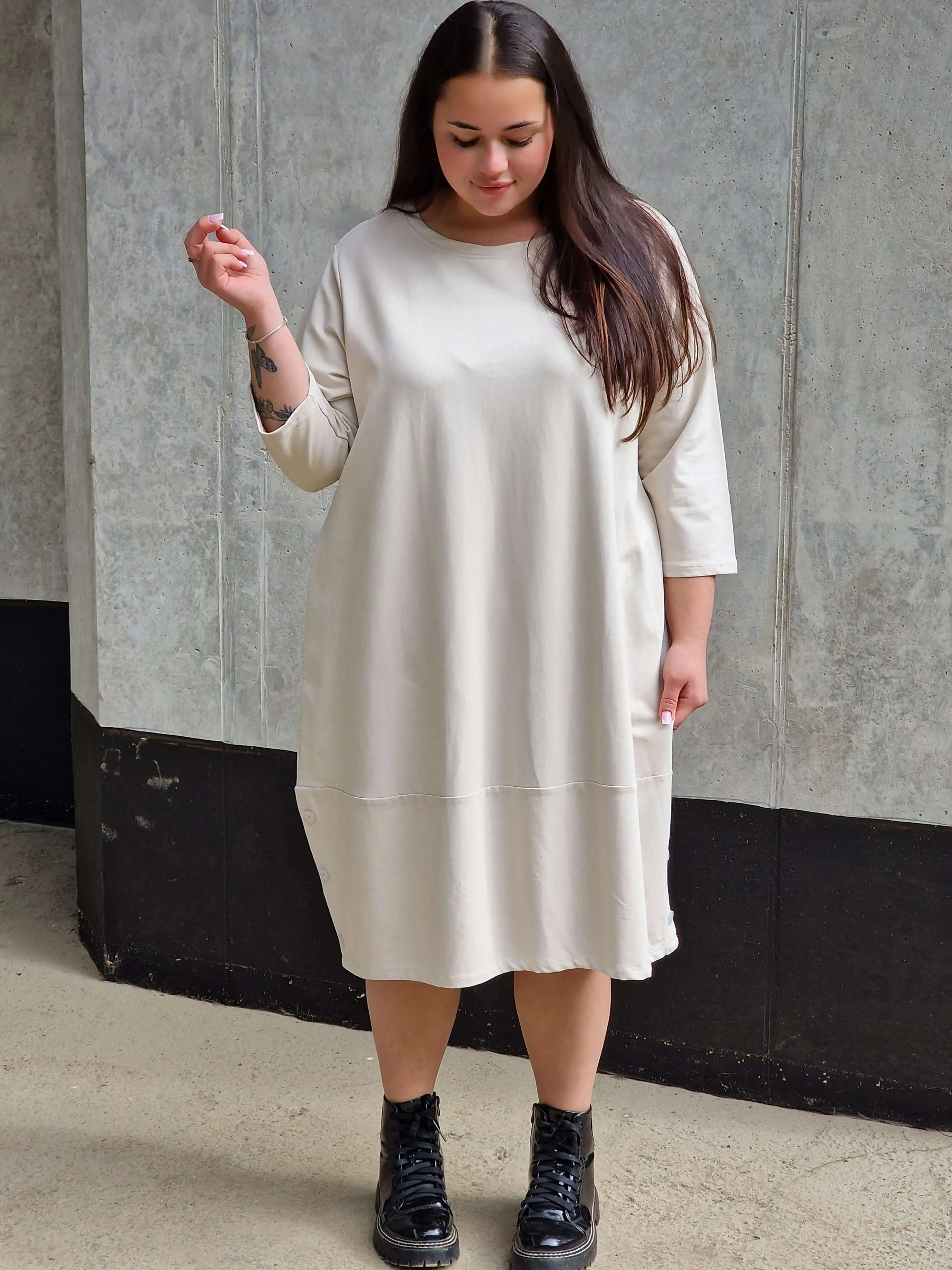 Sukienka z kieszeniami i guzikami Stylowa XL