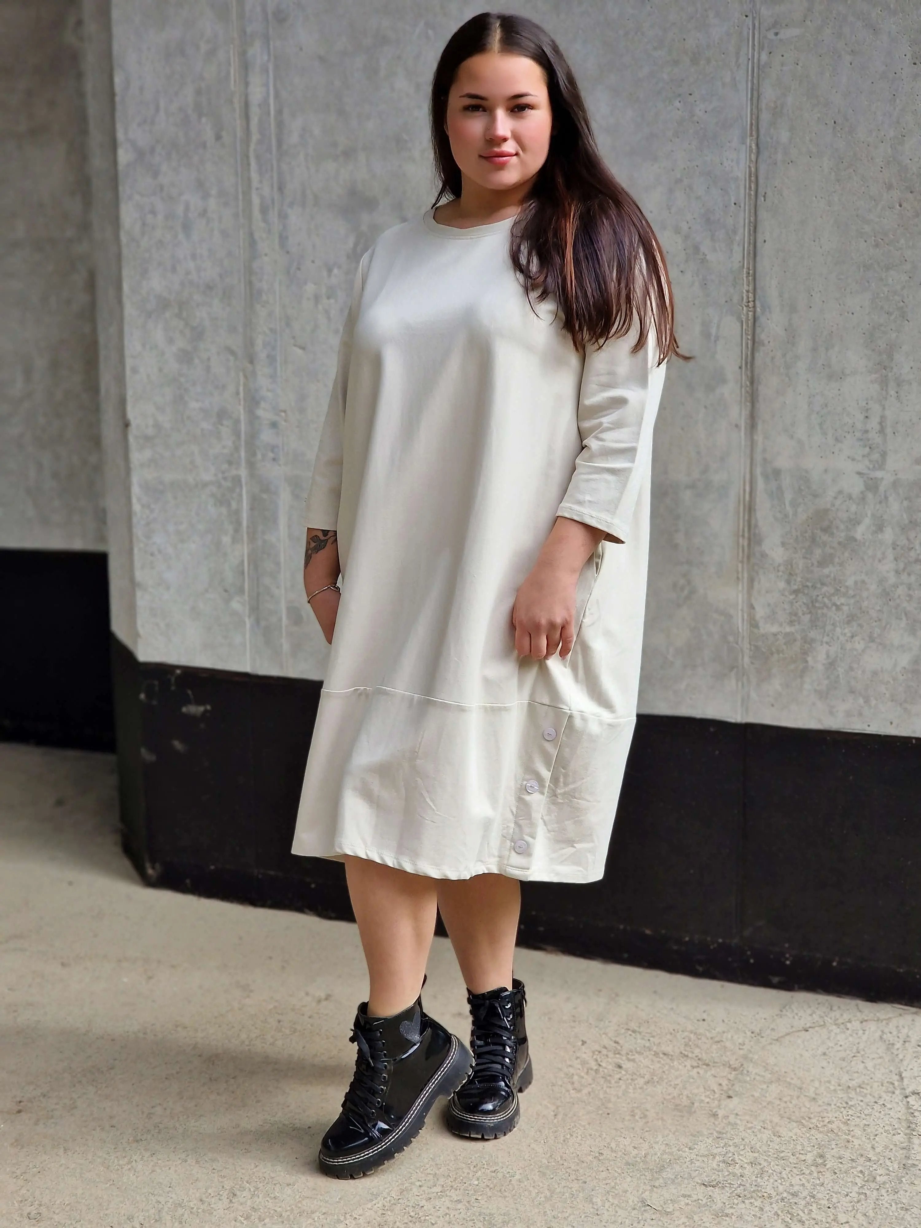 Sukienka z kieszeniami i guzikami Stylowa XL