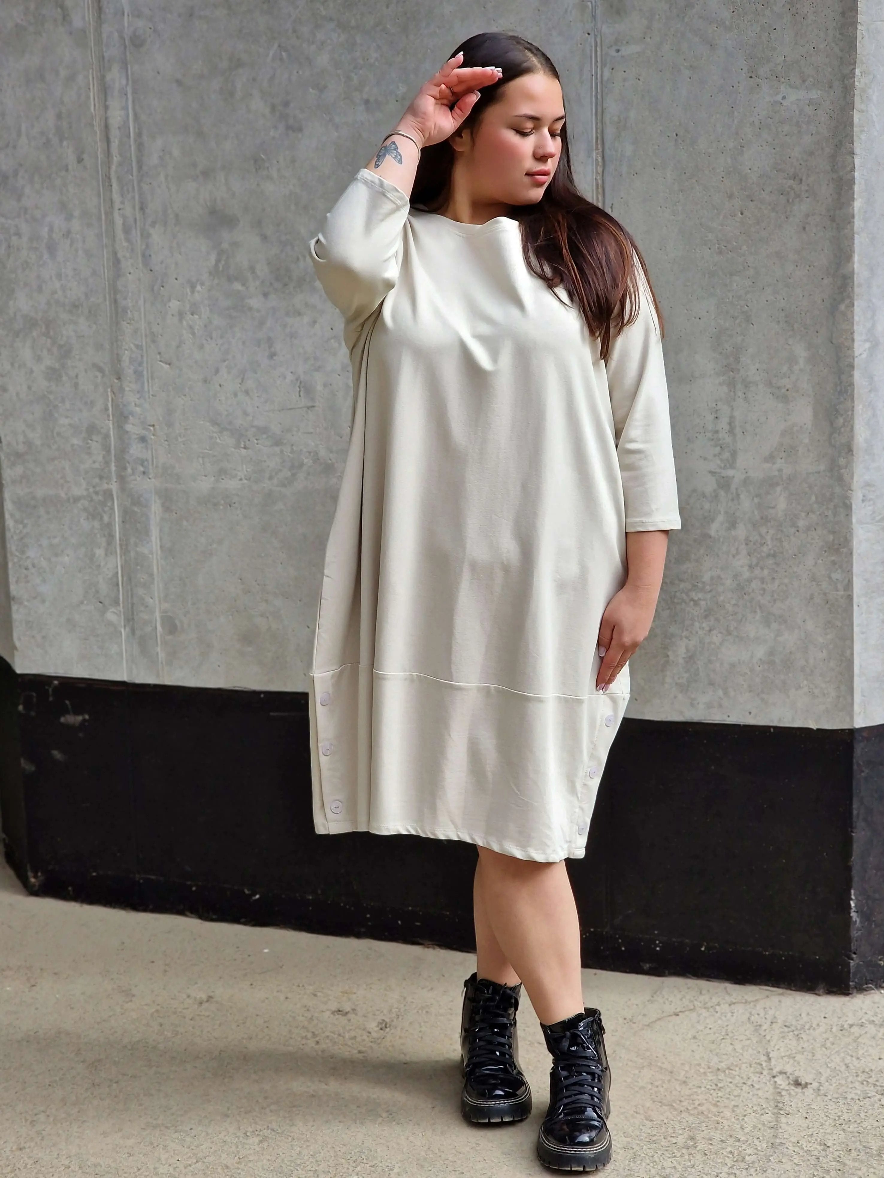 Sukienka z kieszeniami i guzikami Stylowa XL