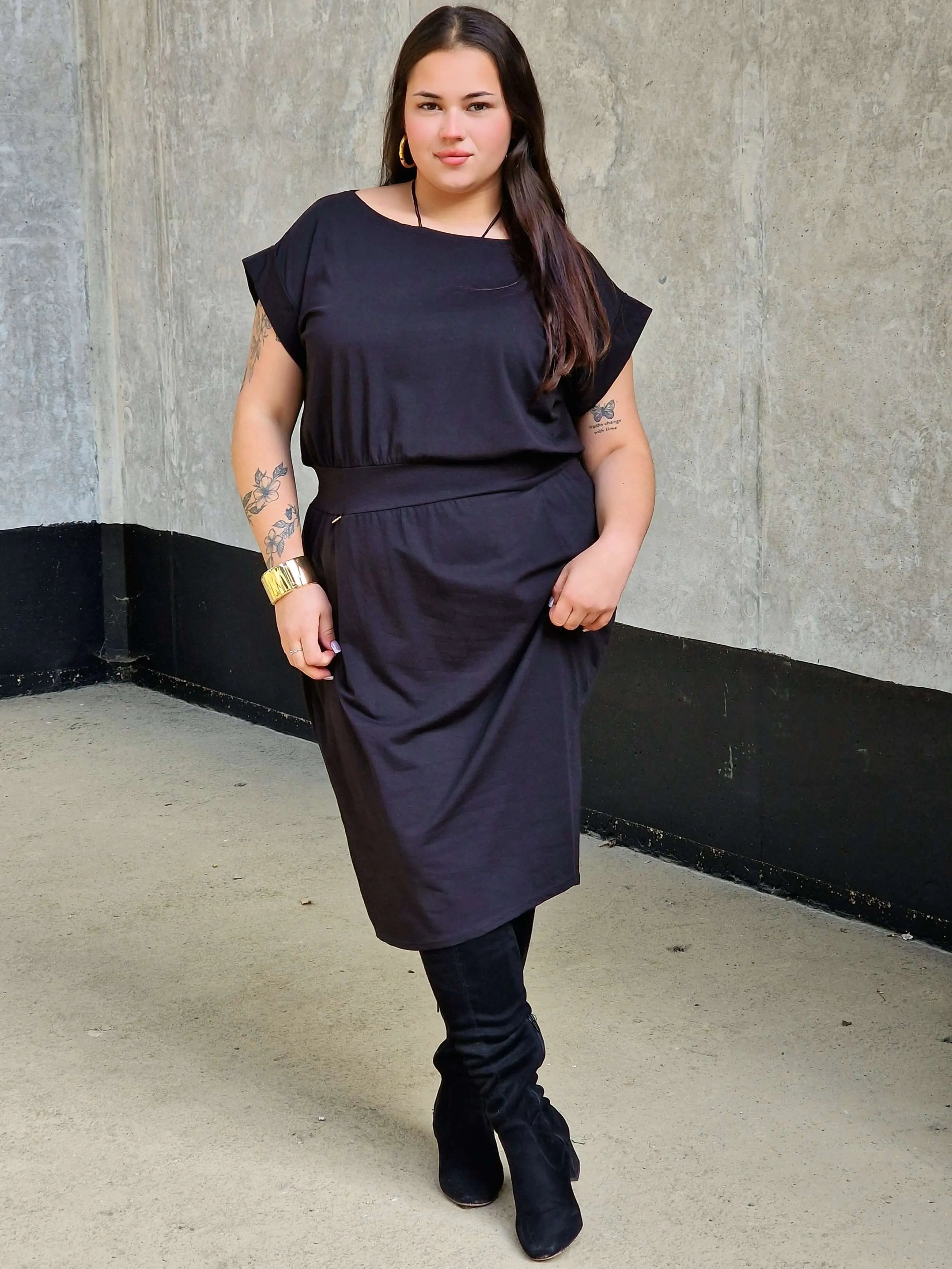 Sukienka z kieszeniami i paskiem – kobieca, wygodna, uniwersalna Stylowa XL