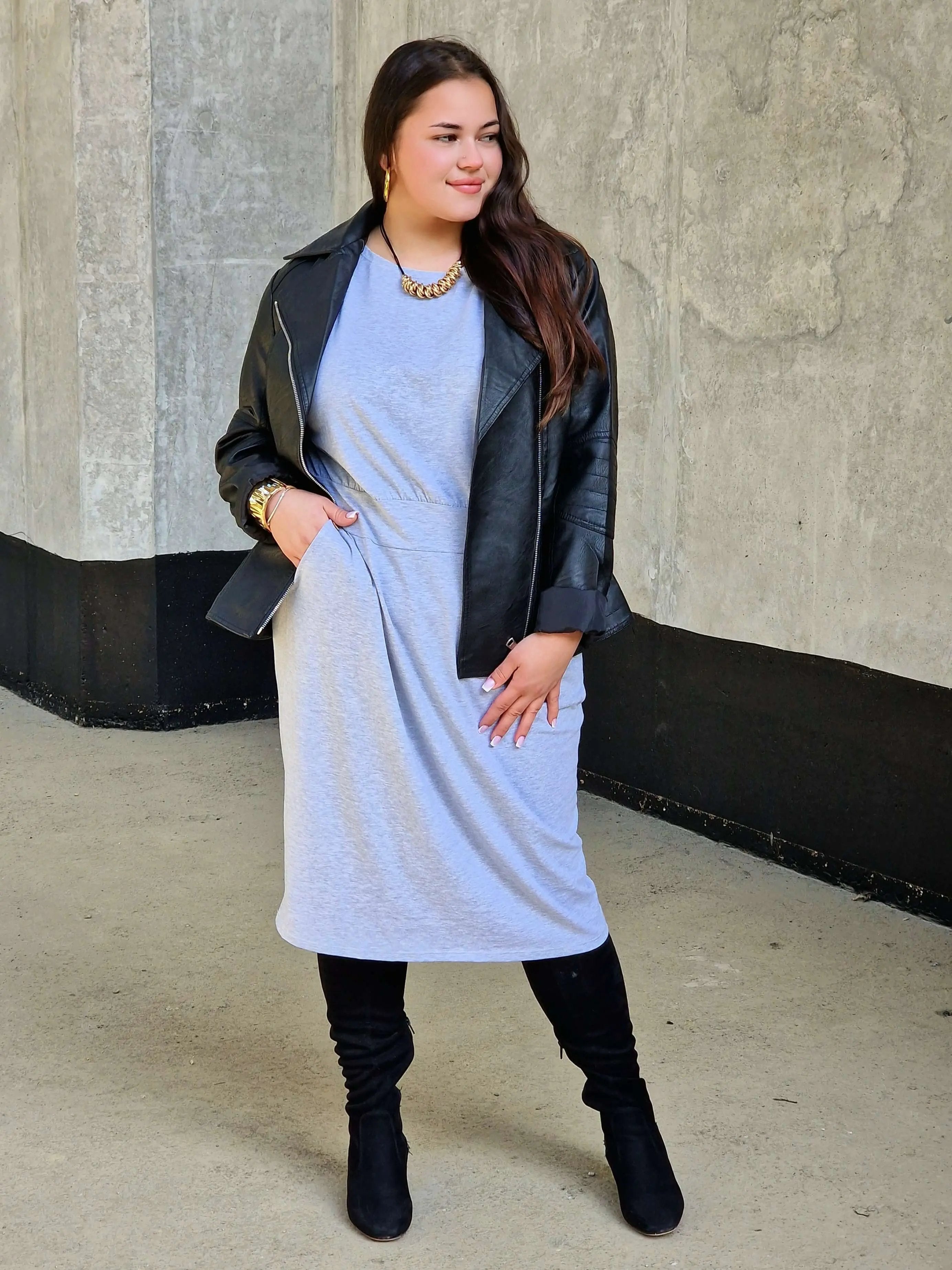 Sukienka z kieszeniami i paskiem – kobieca, wygodna, uniwersalna Stylowa XL