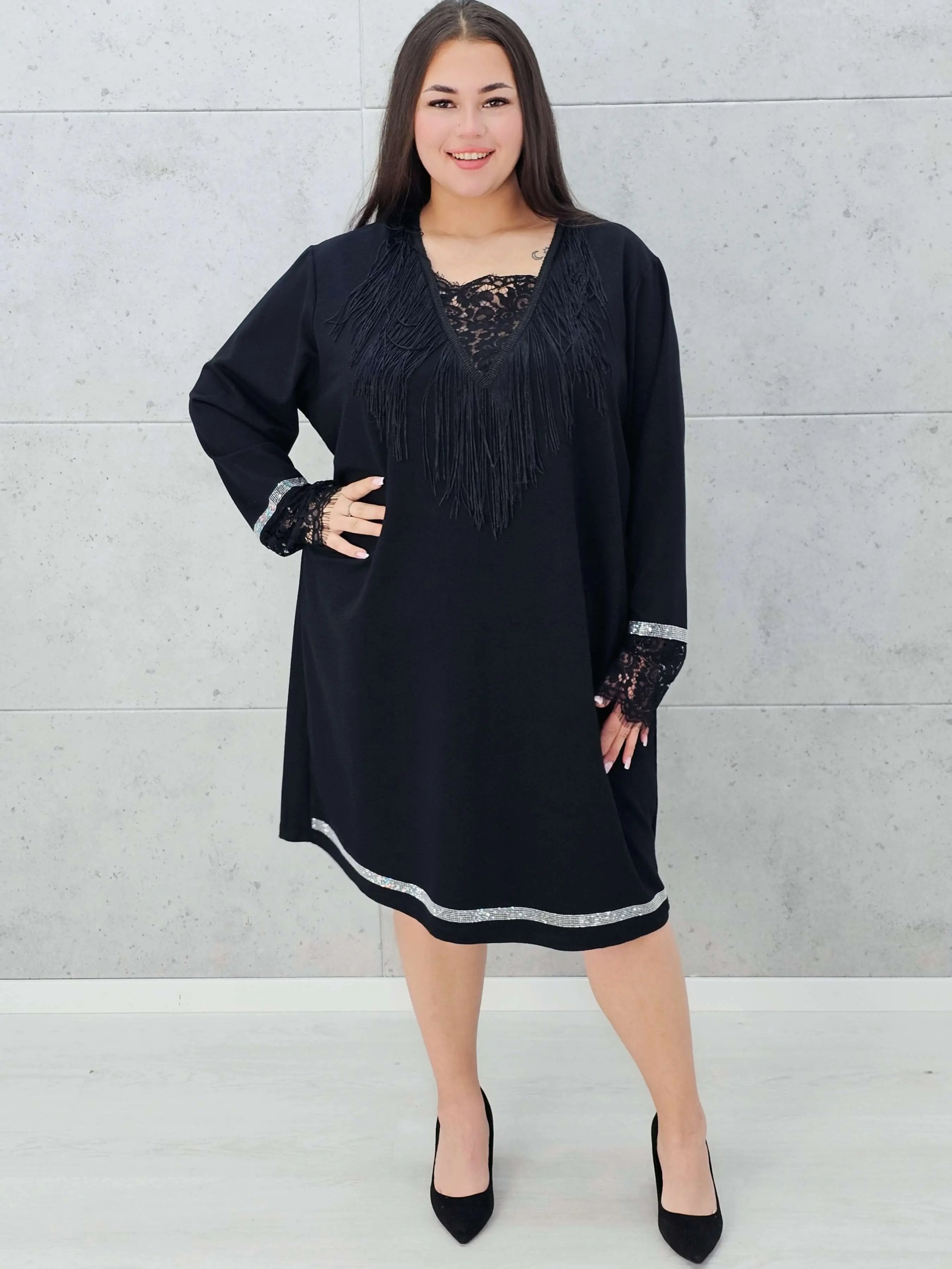 Sukienka z koronką i frędzlami Stylowa XL