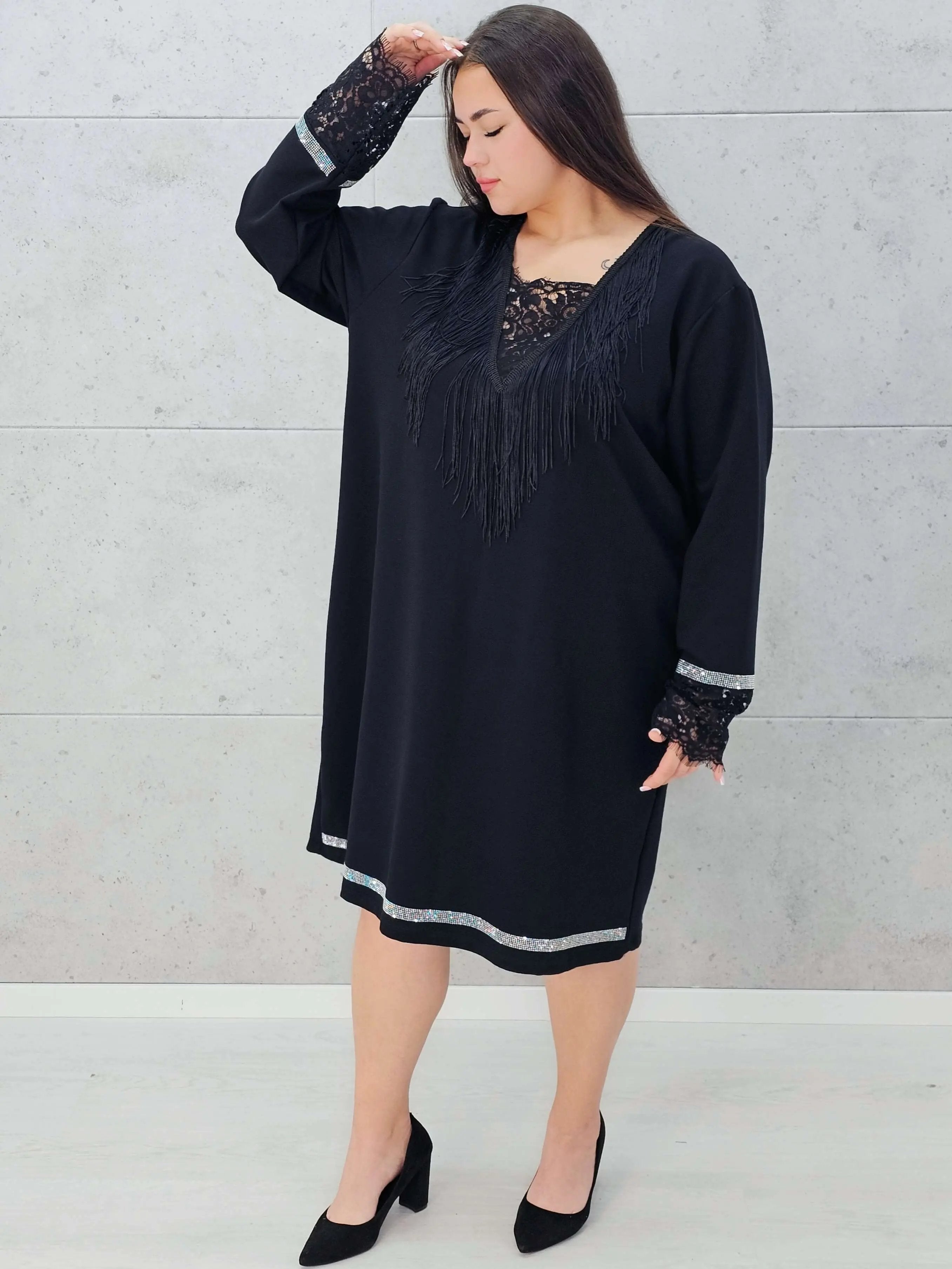 Sukienka z koronką i frędzlami Stylowa XL