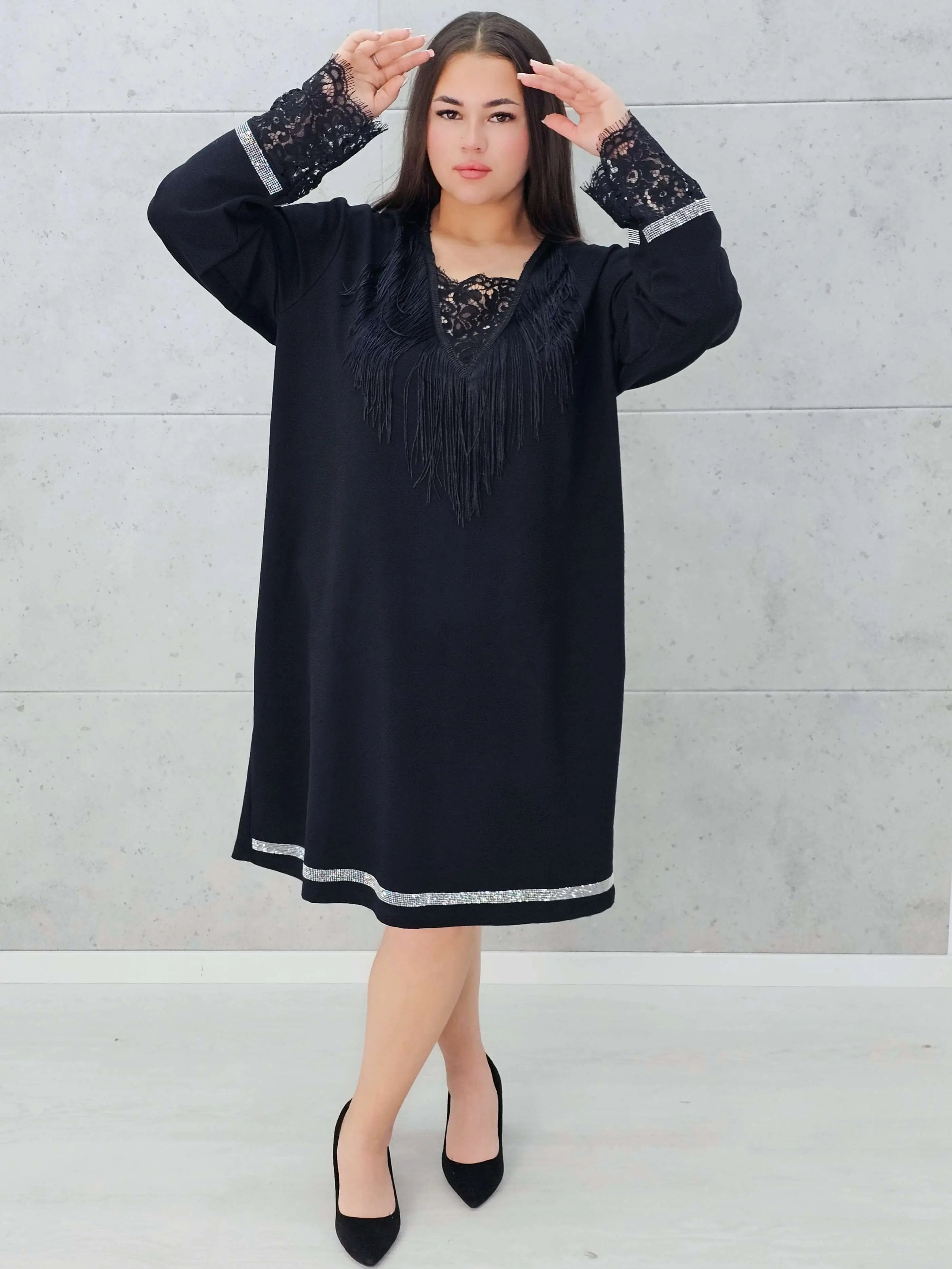 Sukienka z koronką i frędzlami Stylowa XL