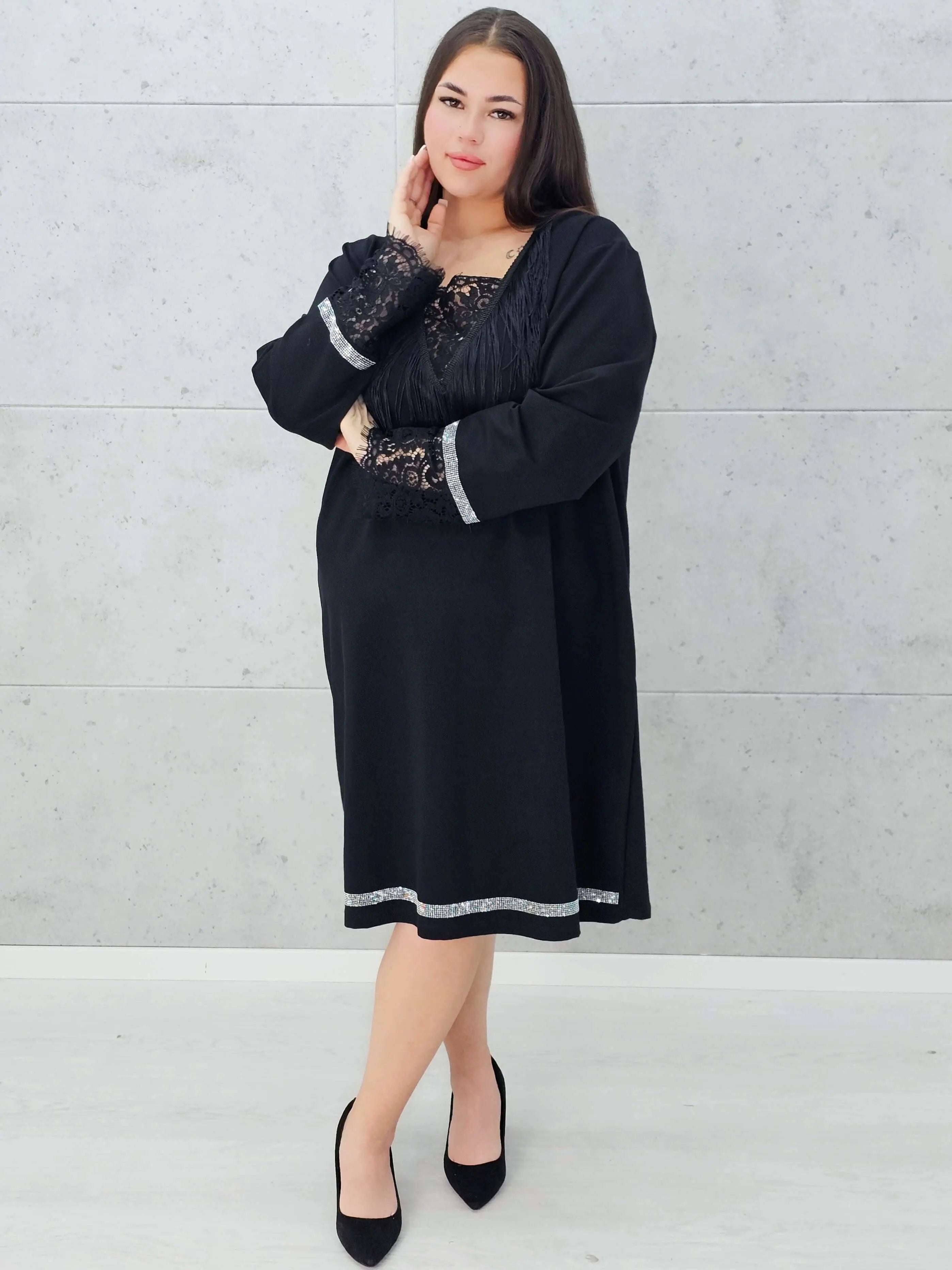 Sukienka z koronką i frędzlami Stylowa XL