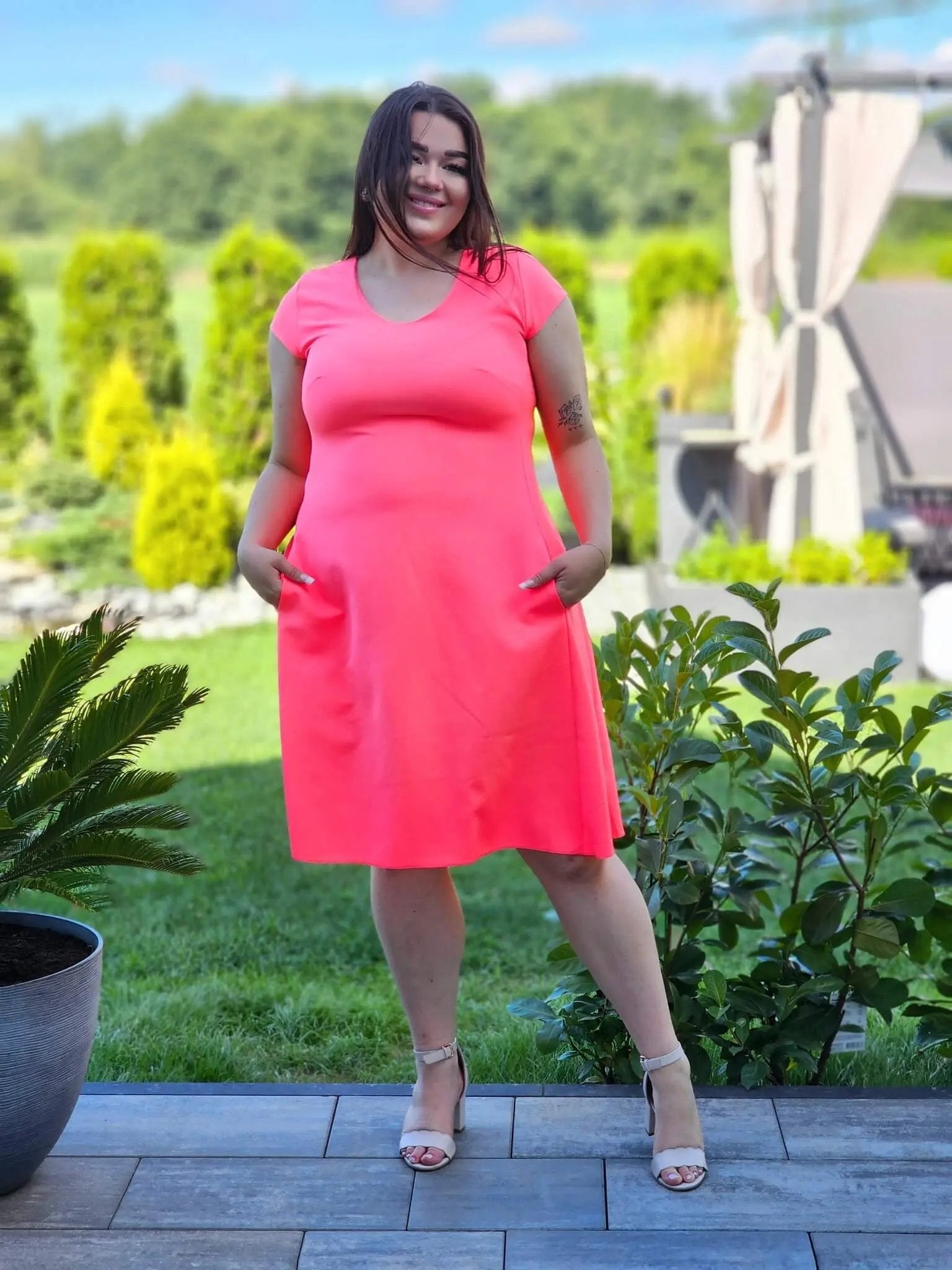 Sukienka z krótkim rękawem i kieszeniami Stylowa XL