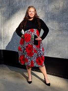 Sukienka z kwiatowym printem i kieszenią Stylowa XL