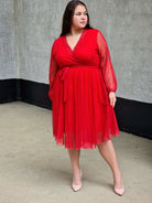 Sukienka z marszczeniem w talii i dekoltem w serek - w wielu kolorach Stylowa XL