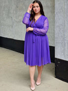 Sukienka z marszczeniem w talii i dekoltem w serek - w wielu kolorach Stylowa XL