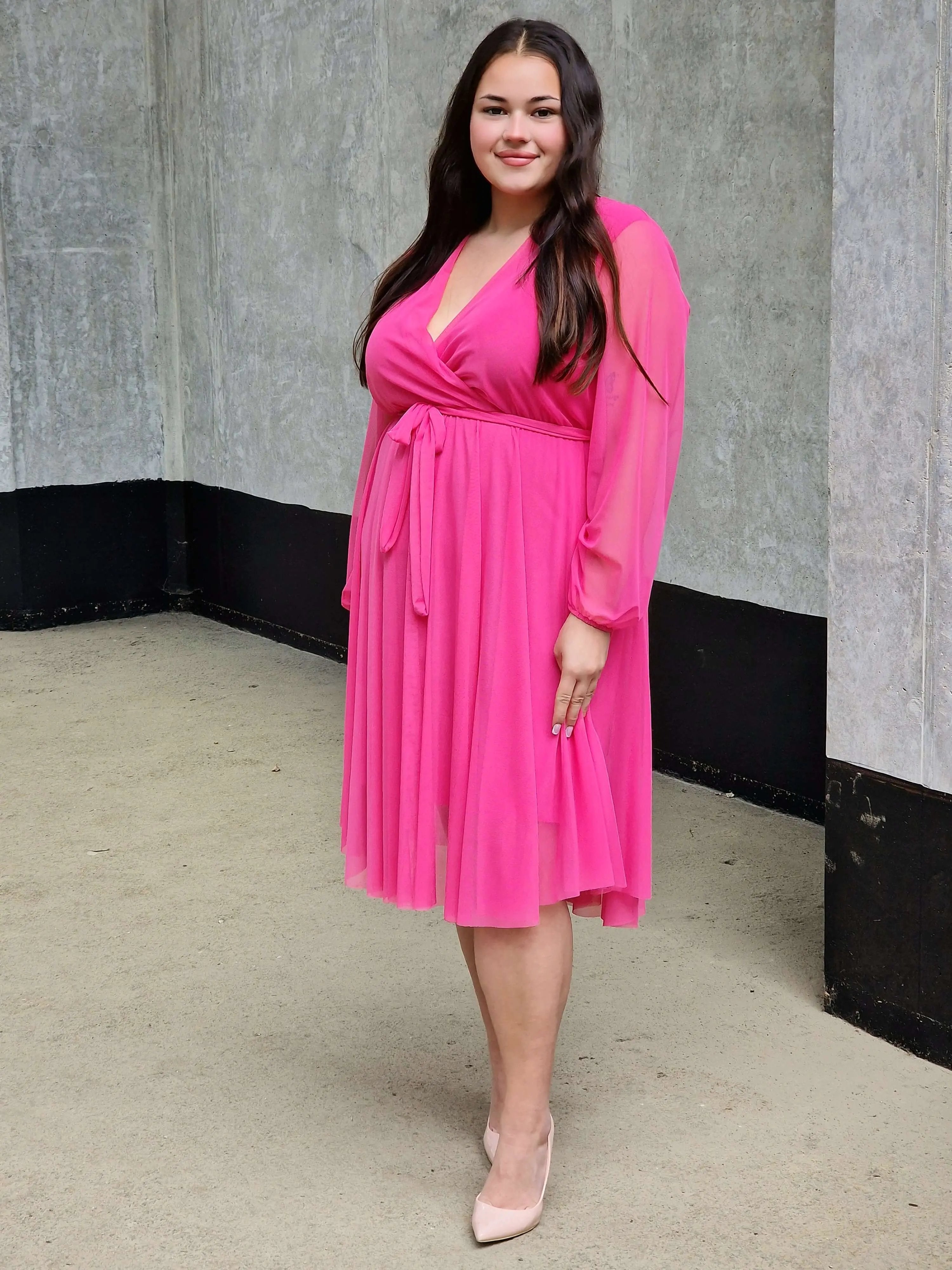 Sukienka z marszczeniem w talii i dekoltem w serek - w wielu kolorach Stylowa XL