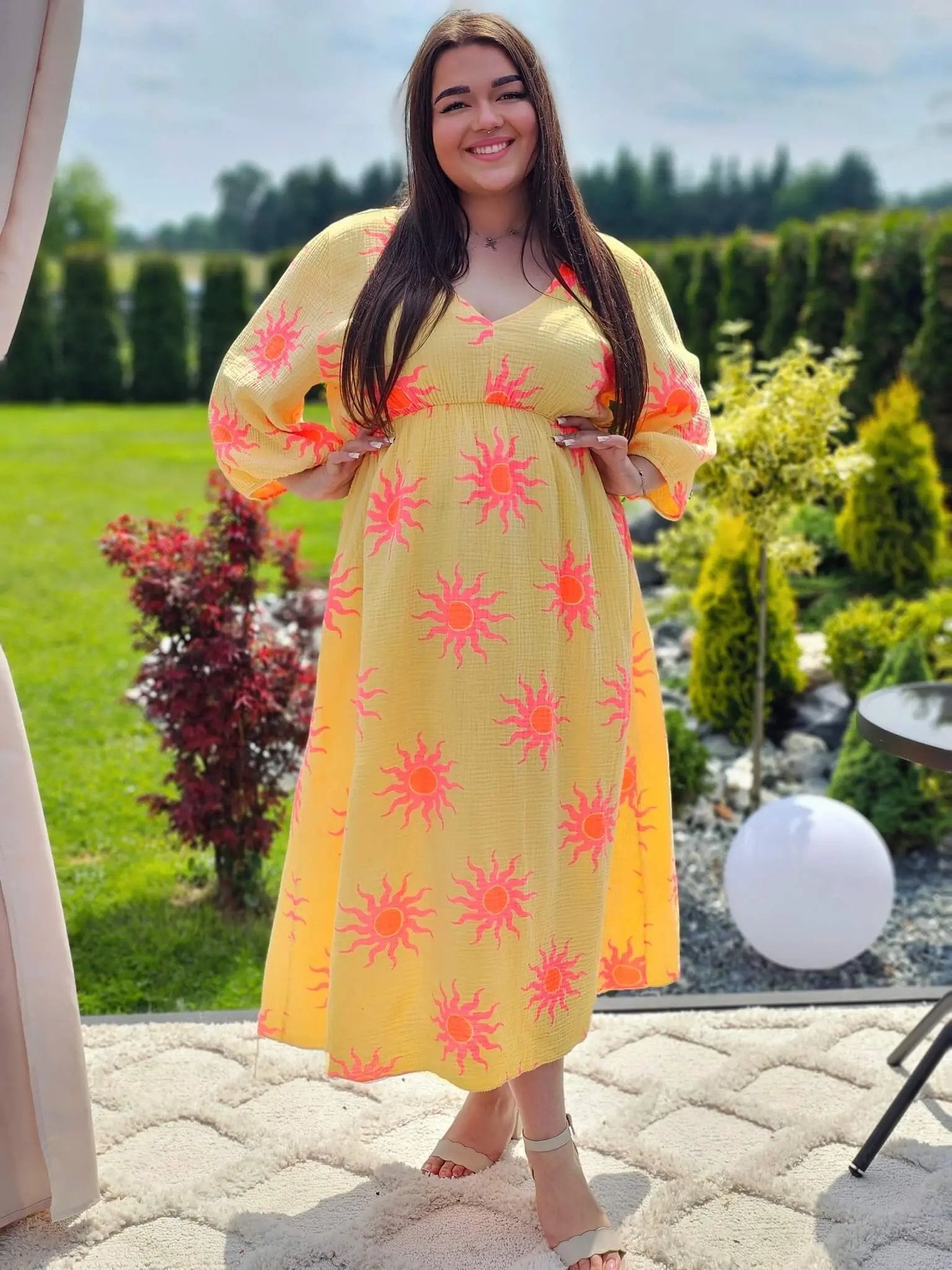 Sukienka z neonowymi słońcami Stylowa XL