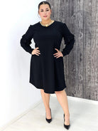 Sukienka z ozdobnym łańcuszkiem na plecach Stylowa XL