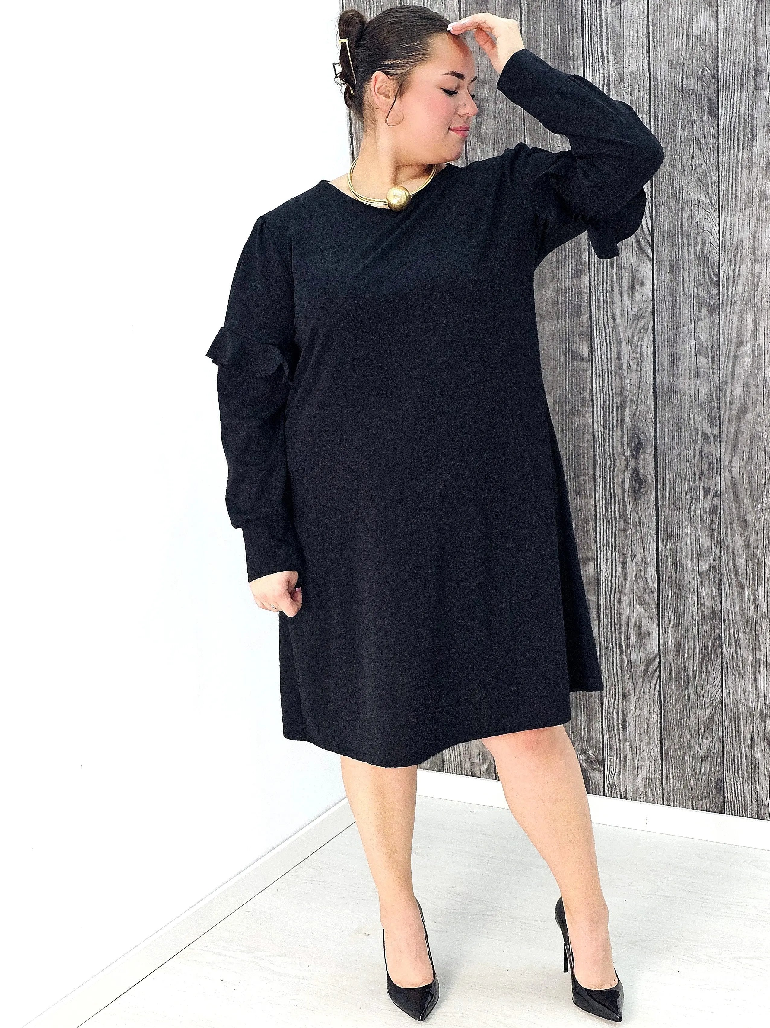 Sukienka z ozdobnym łańcuszkiem na plecach Stylowa XL