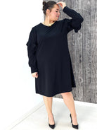 Sukienka z ozdobnym łańcuszkiem na plecach Stylowa XL