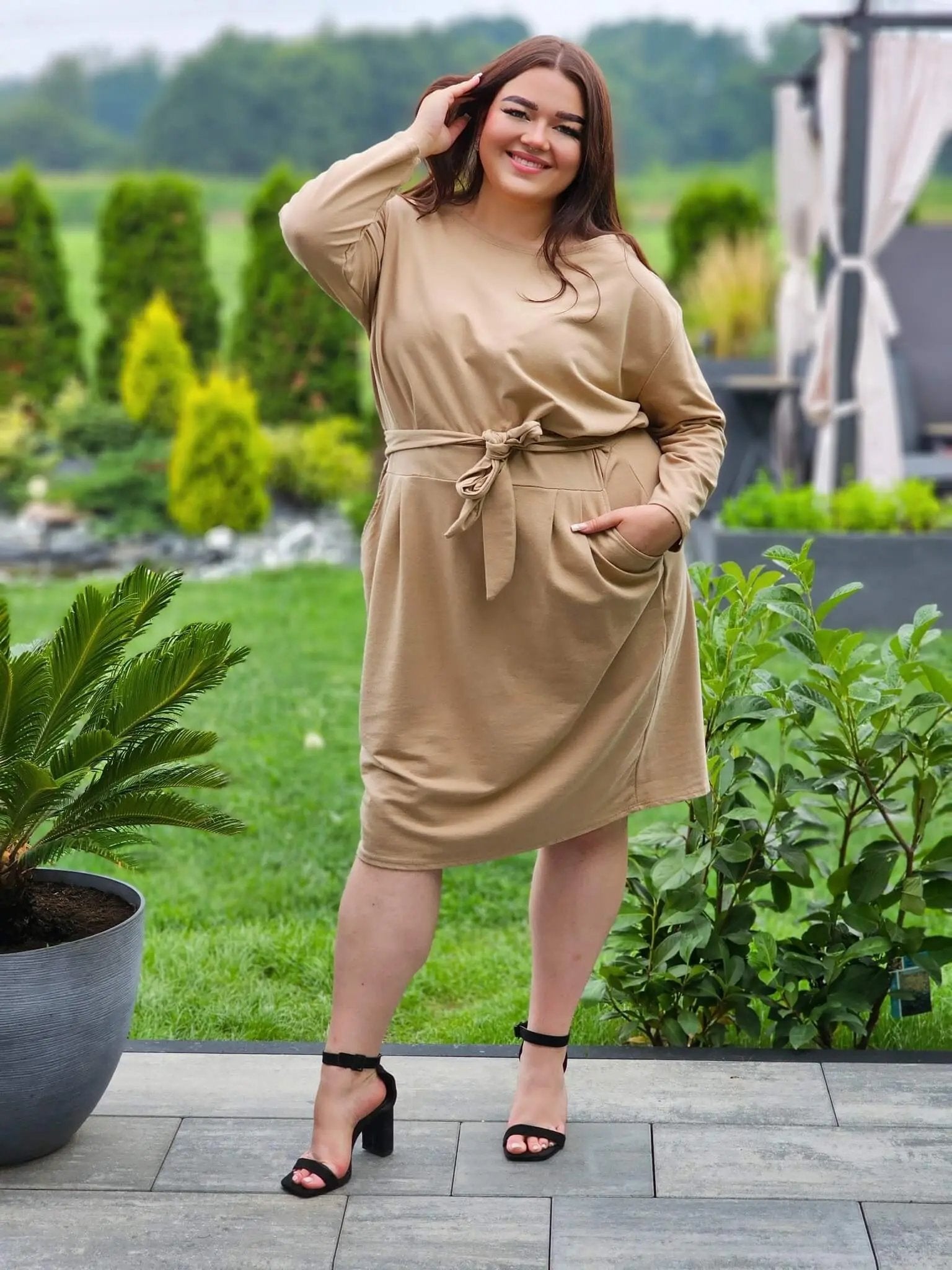 Sukienka z paskiem Stylowa XL