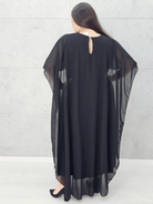 Sukienka z peleryną i plisowanym dołem Stylowa XL