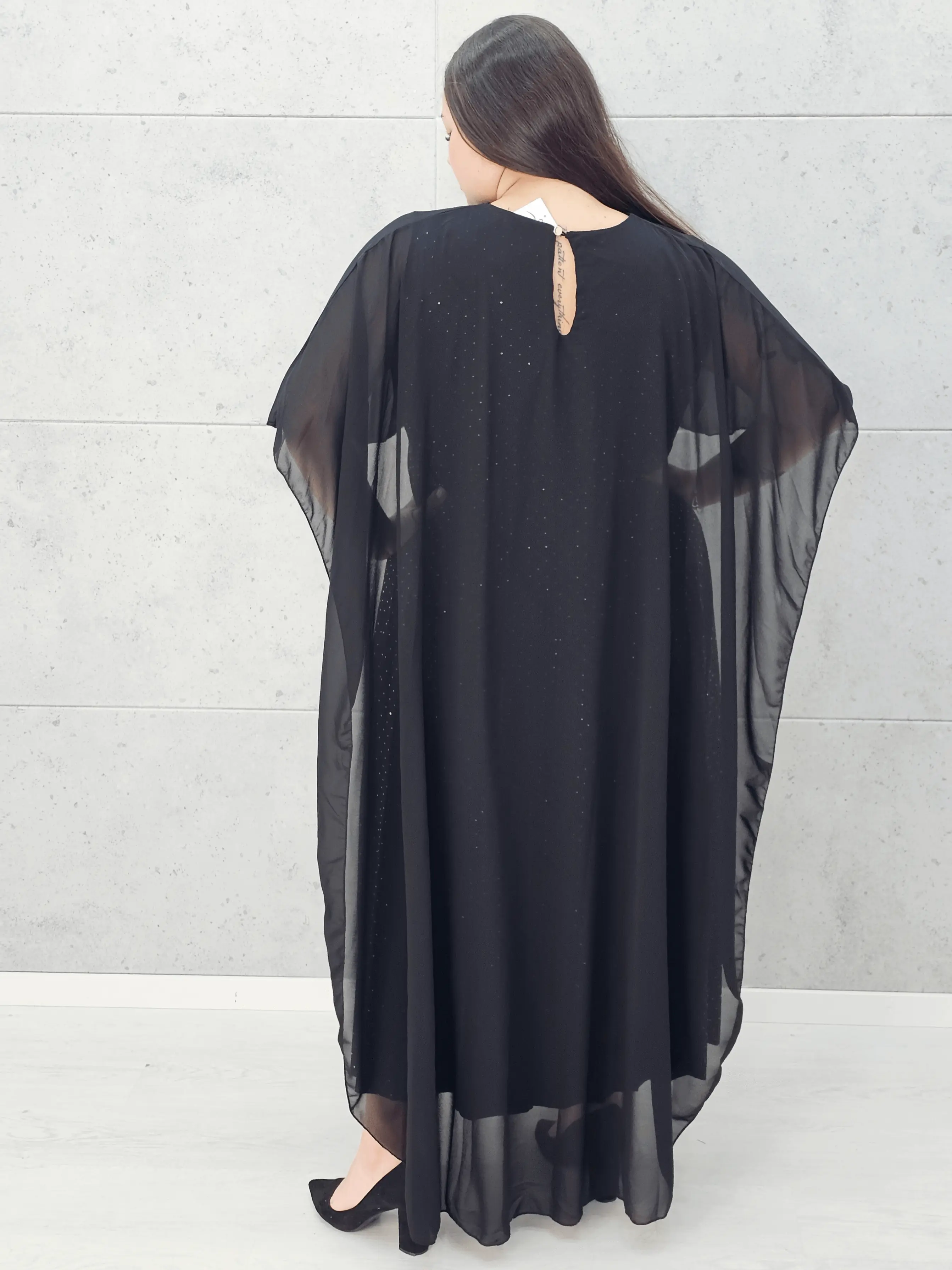 Sukienka z peleryną i plisowanym dołem Stylowa XL