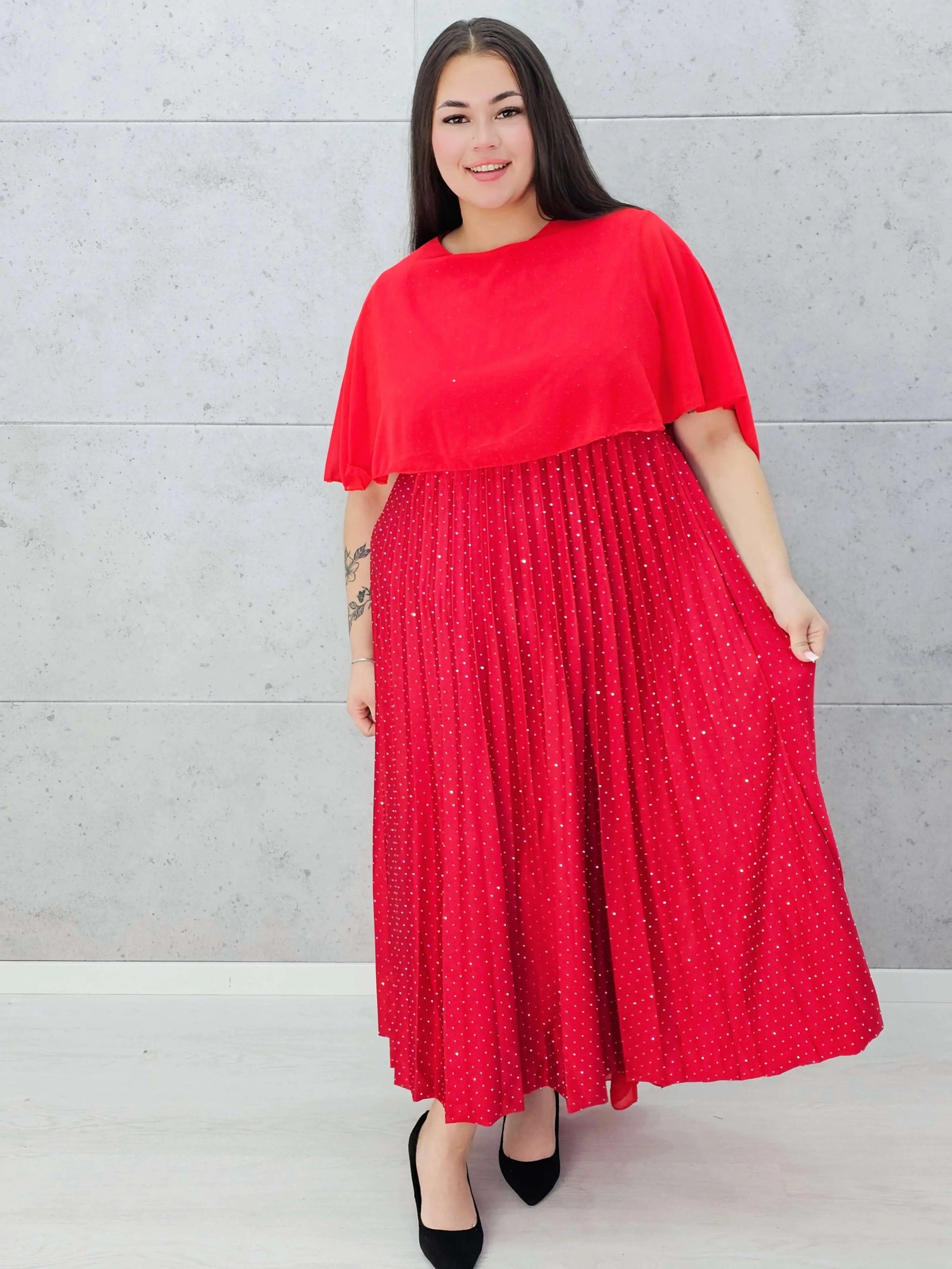 Sukienka z peleryną i plisowanym dołem Stylowa XL