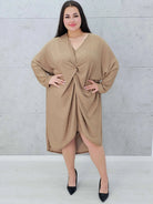 Sukienka z połyskiem i węzłem Stylowa XL