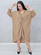 Sukienka z połyskiem i węzłem Stylowa XL