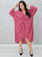 Sukienka z połyskiem i węzłem Stylowa XL