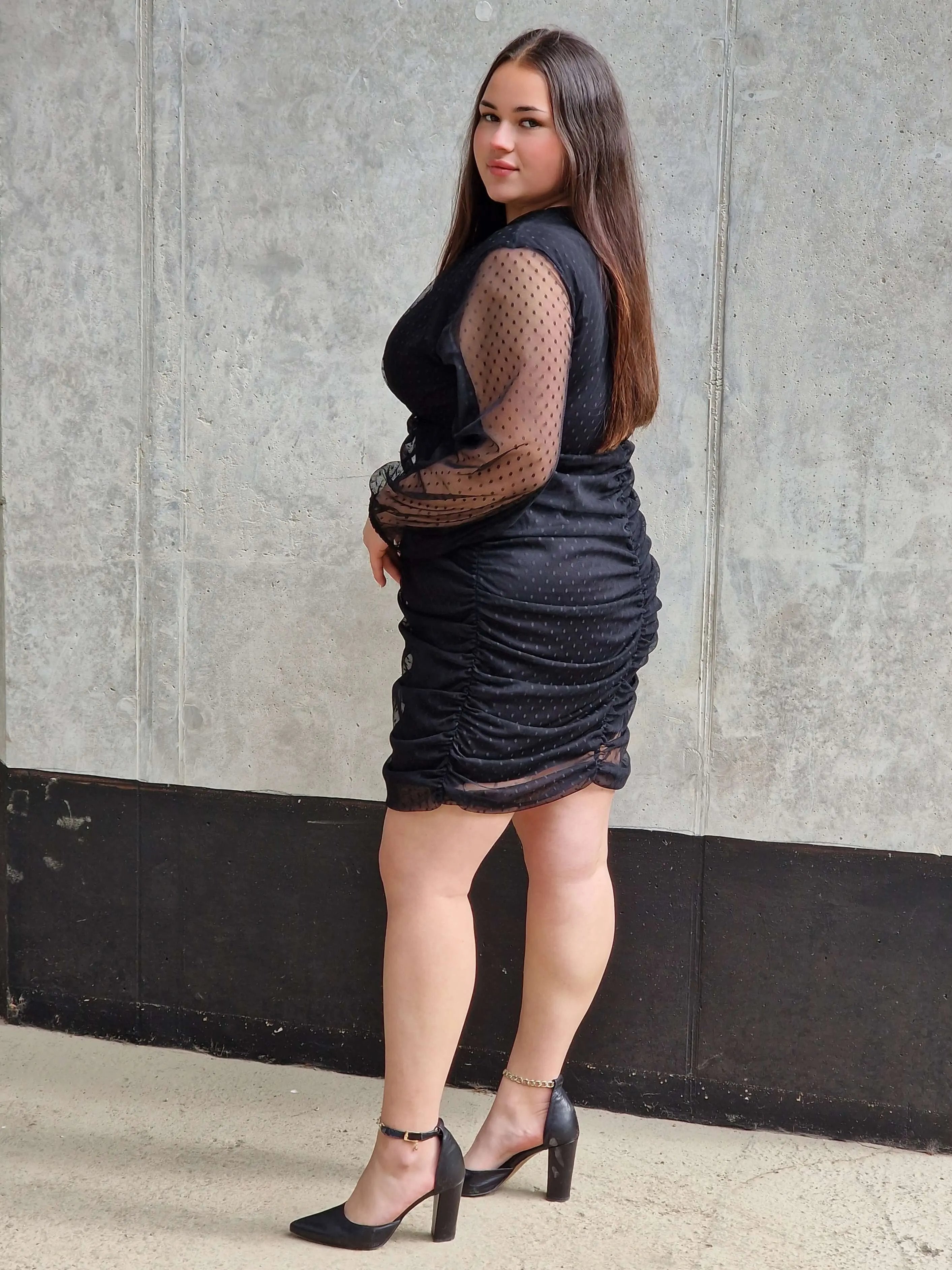 Sukienka z tiulem i drapowaniem Stylowa XL