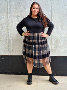 Sukienka z tiulową kratką Stylowa XL
