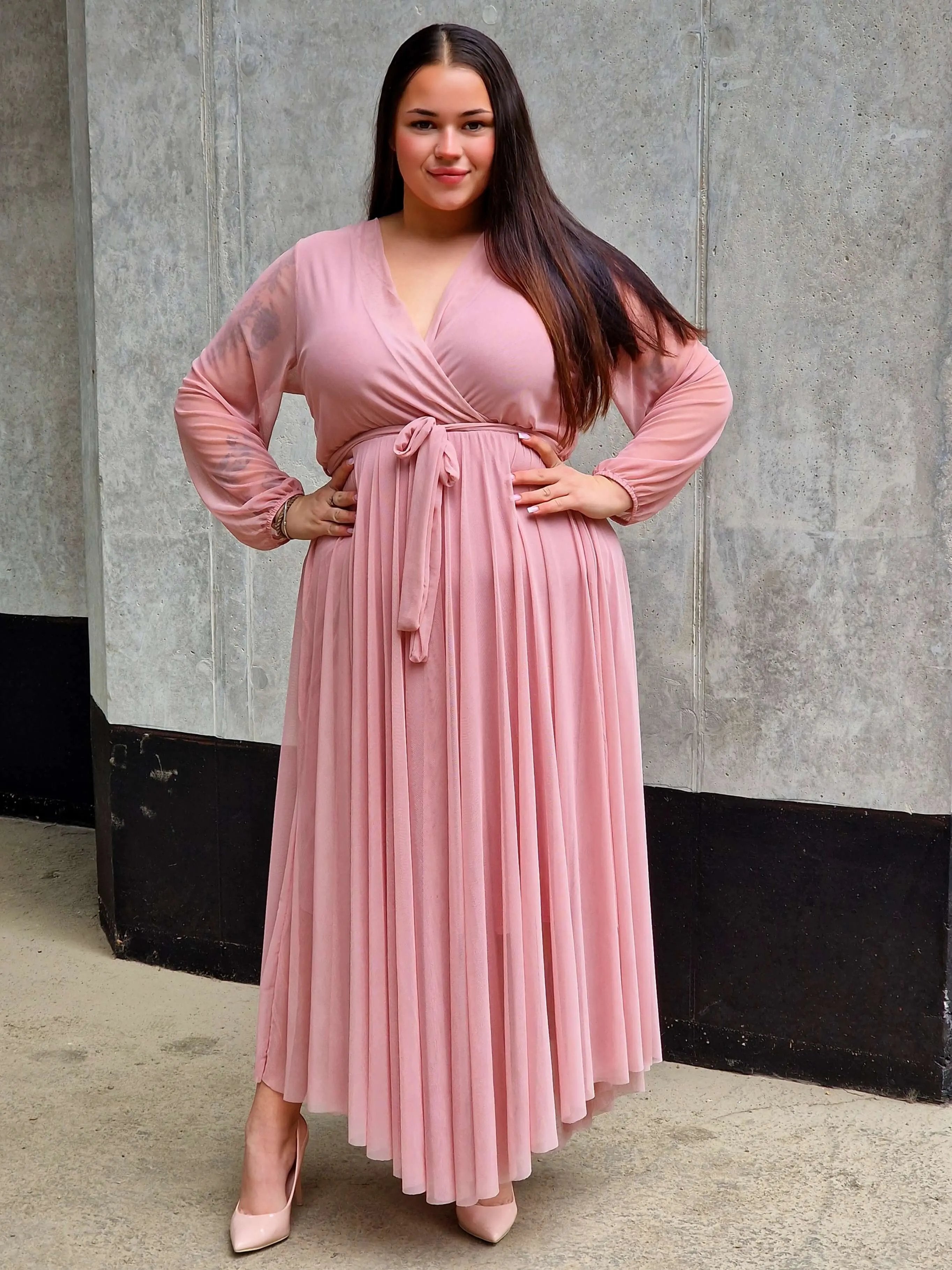 Sukienka z tiulową warstwą – lekkość, która robi efekt WOW! Stylowa XL