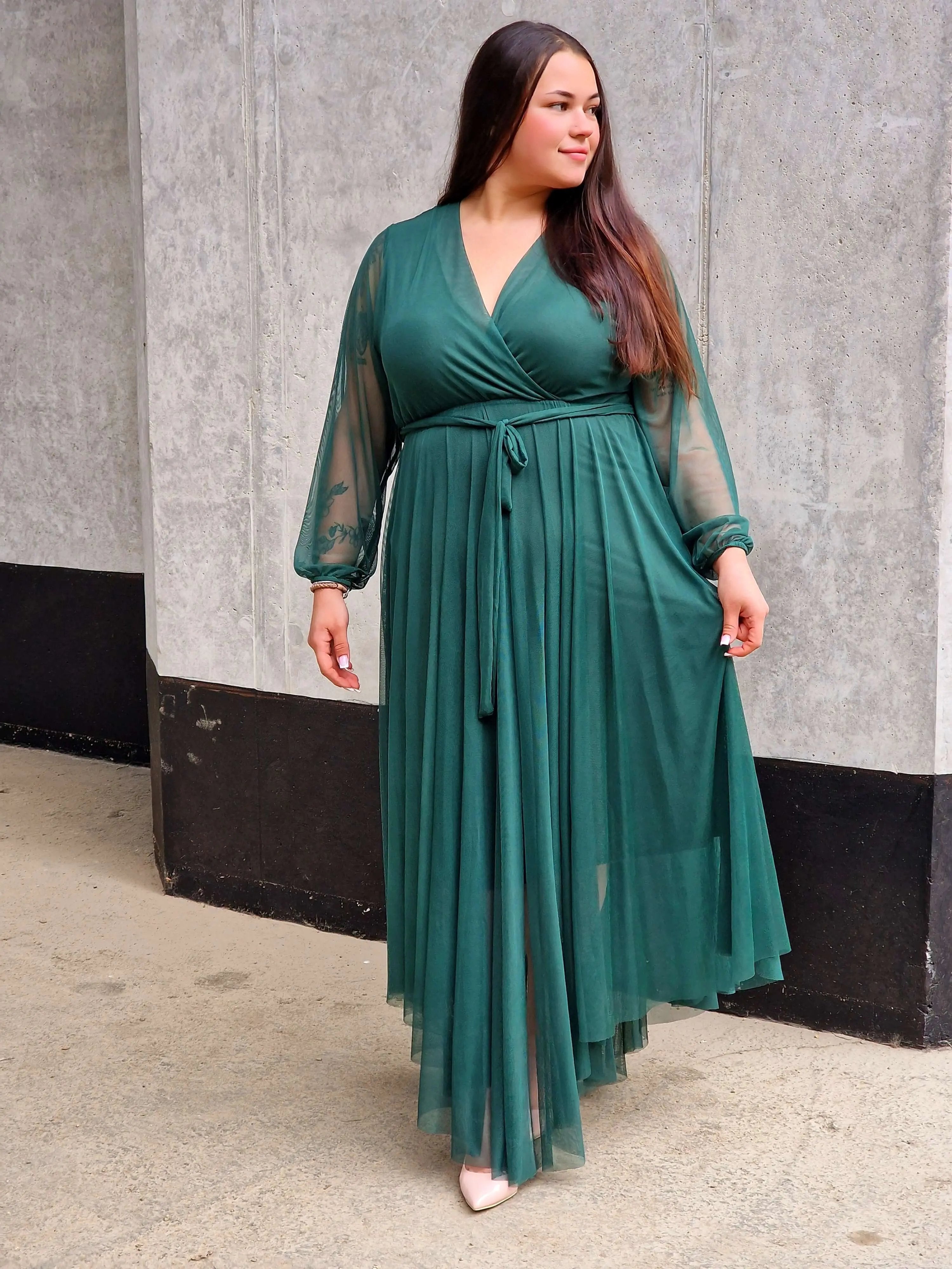 Sukienka z tiulową warstwą – lekkość, która robi efekt WOW! Stylowa XL