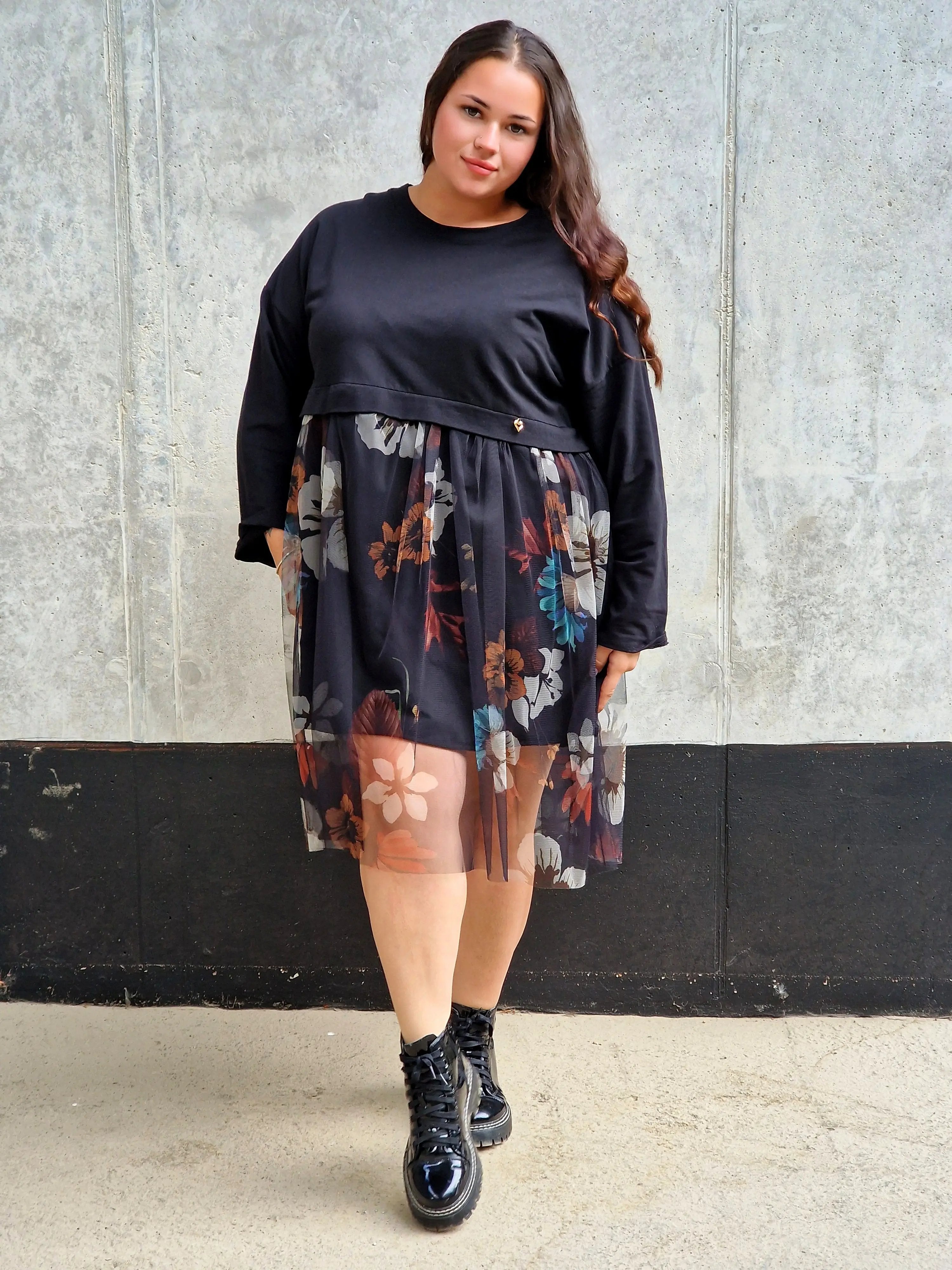 Sukienka z tiulowym kwiatowym printem Stylowa XL