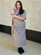 Sukienka z wiązaniem w talii Stylowa XL