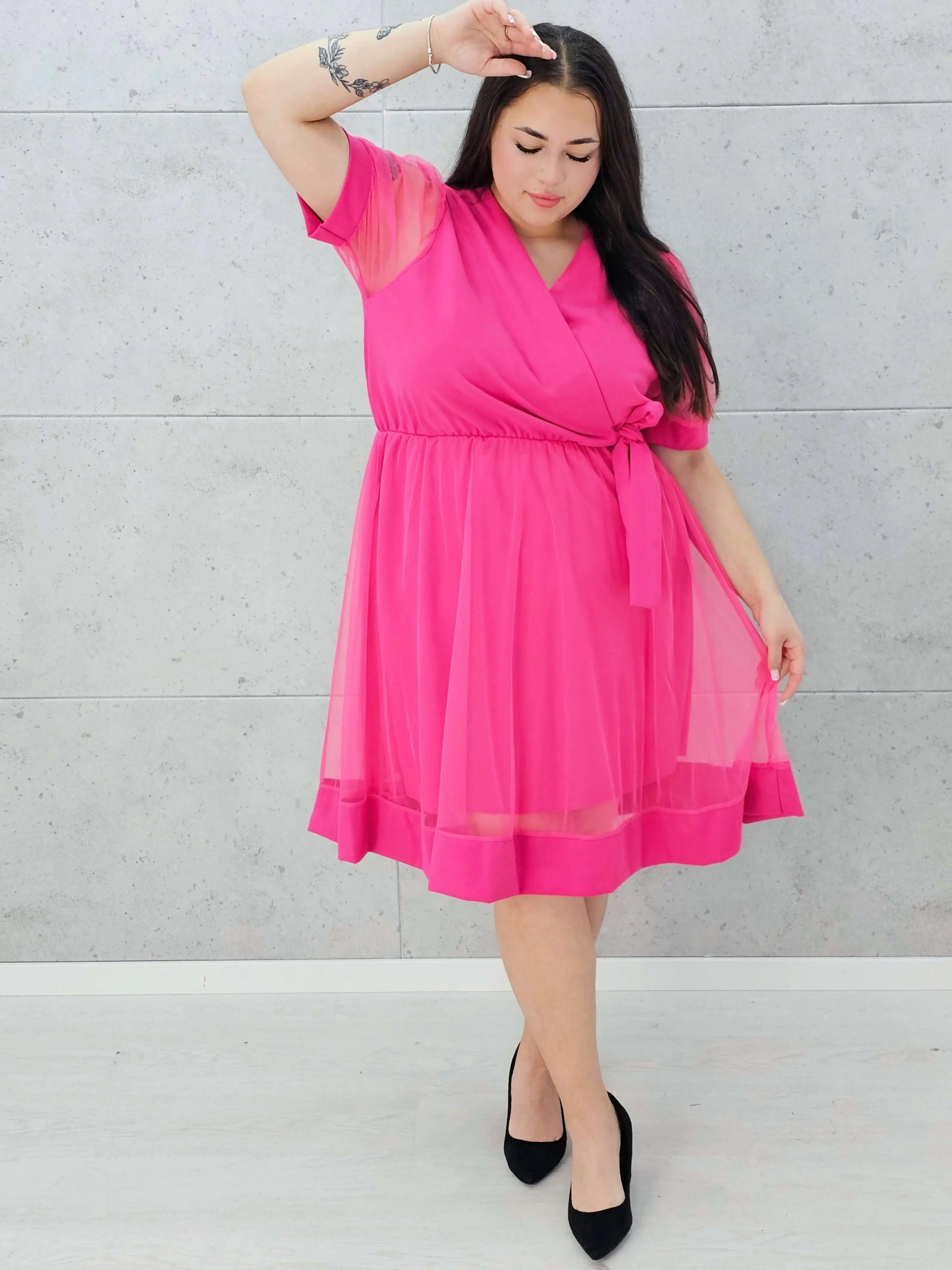 Sukienka z wstawką tiulu. Stylowa XL