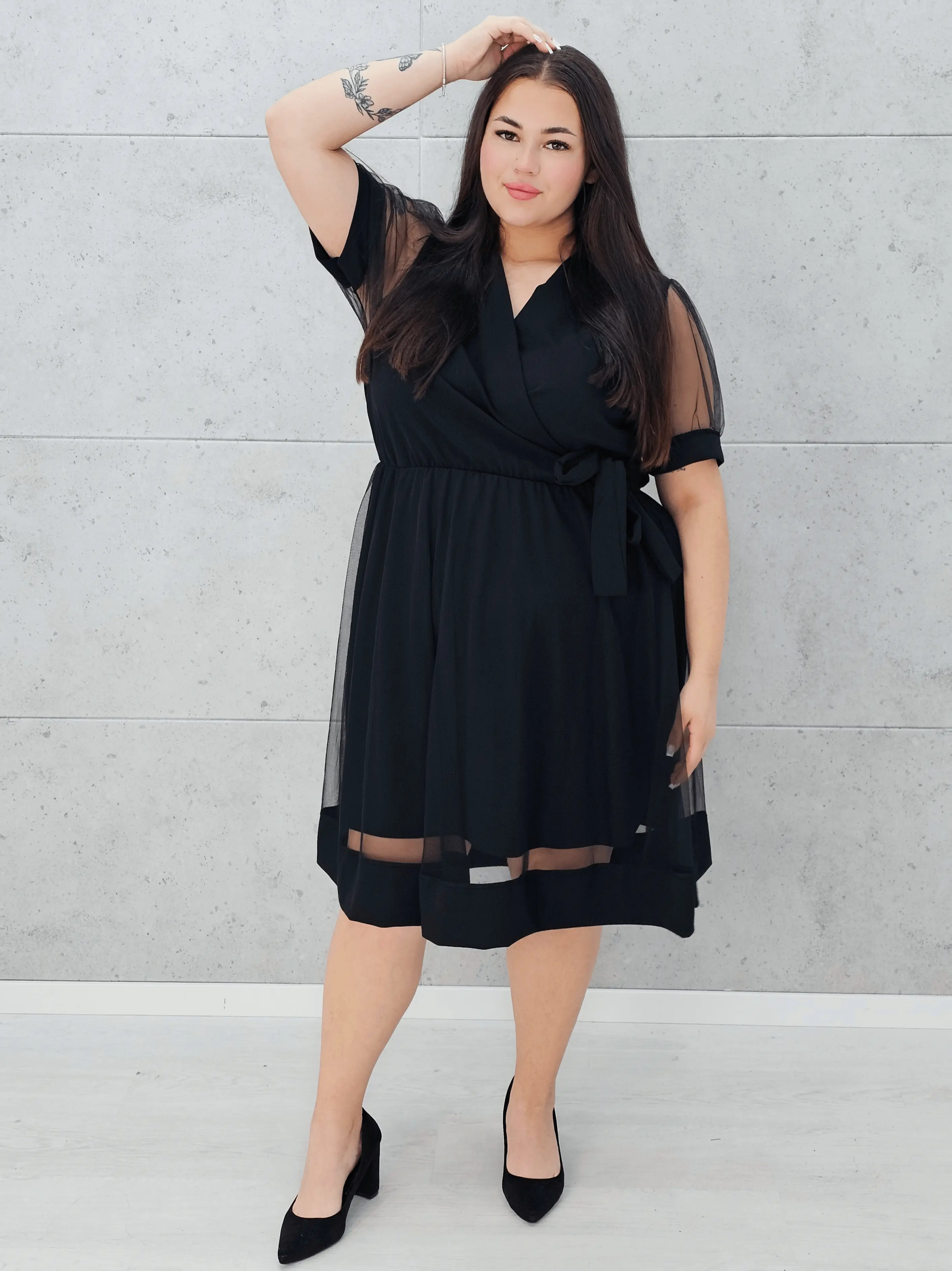 Sukienka z wstawką tiulu. Stylowa XL