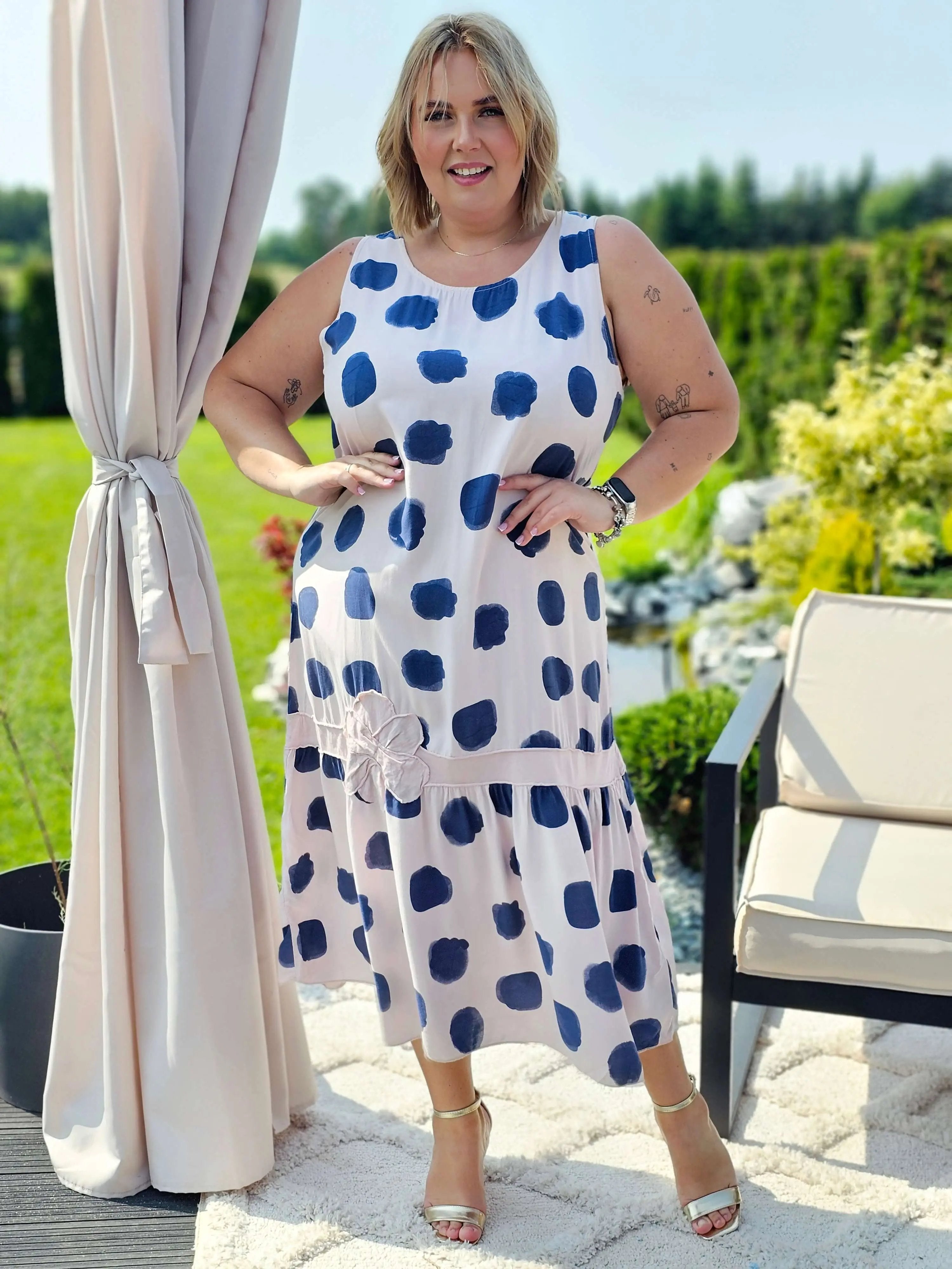 Sukienka z wzorem w kropki Stylowa XL