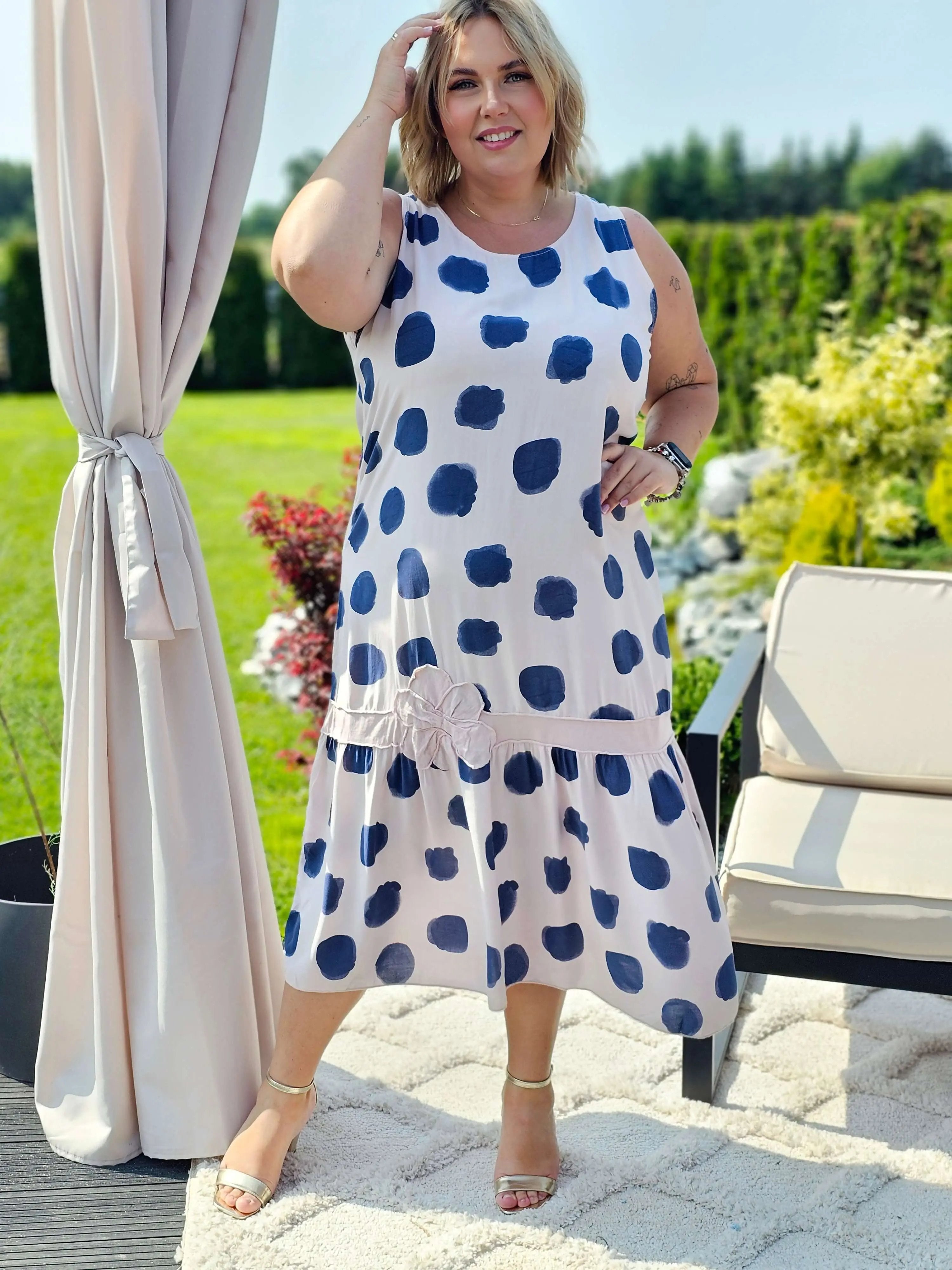 Sukienka z wzorem w kropki Stylowa XL