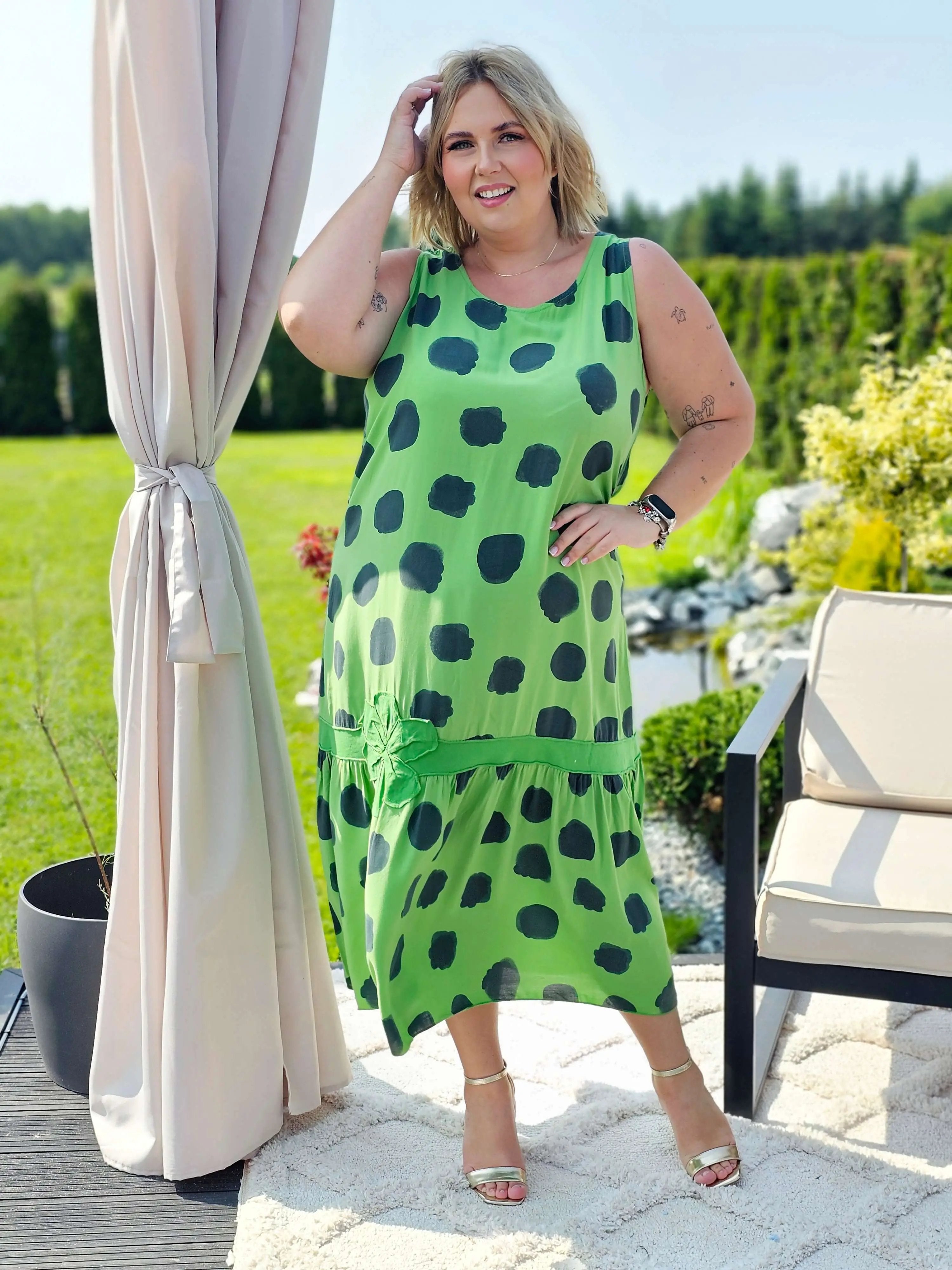 Sukienka z wzorem w kropki Stylowa XL