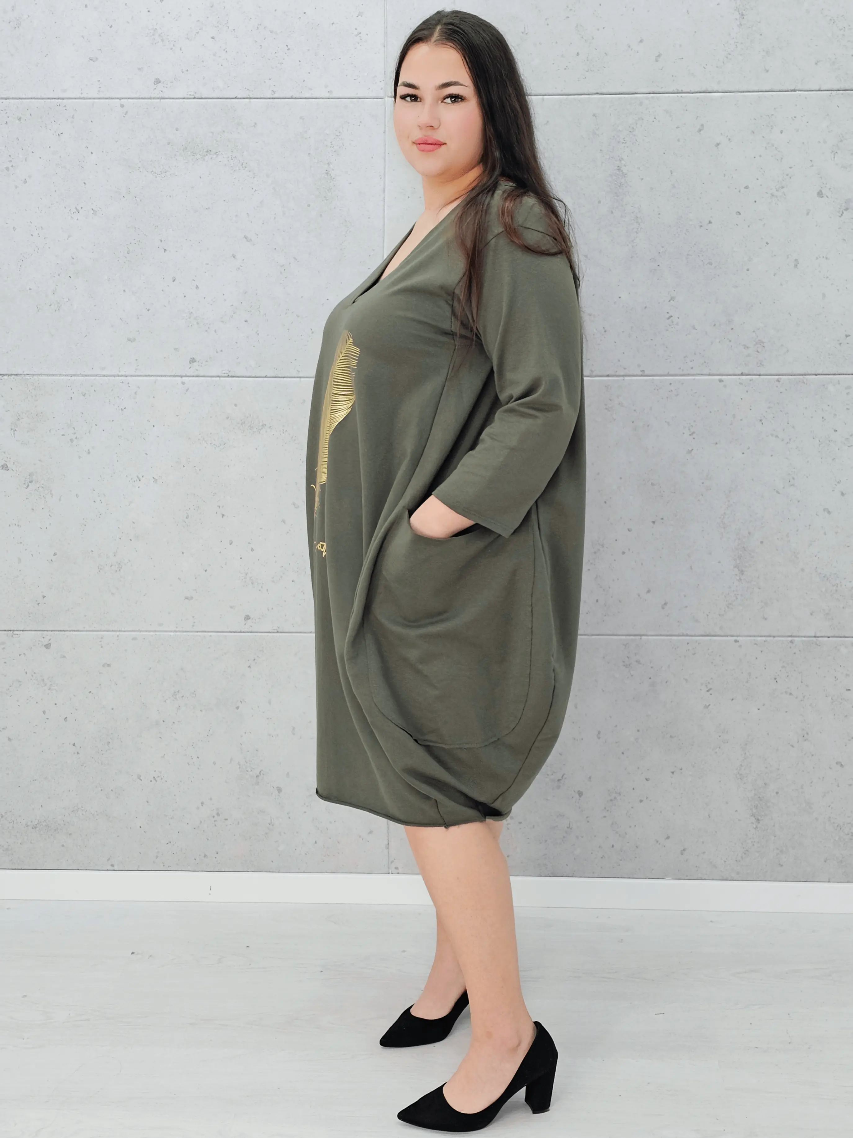 Sukienka z złotym piórem Stylowa XL