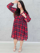 Sukienka w kratę plus size z wiązaniem Stylowa XL