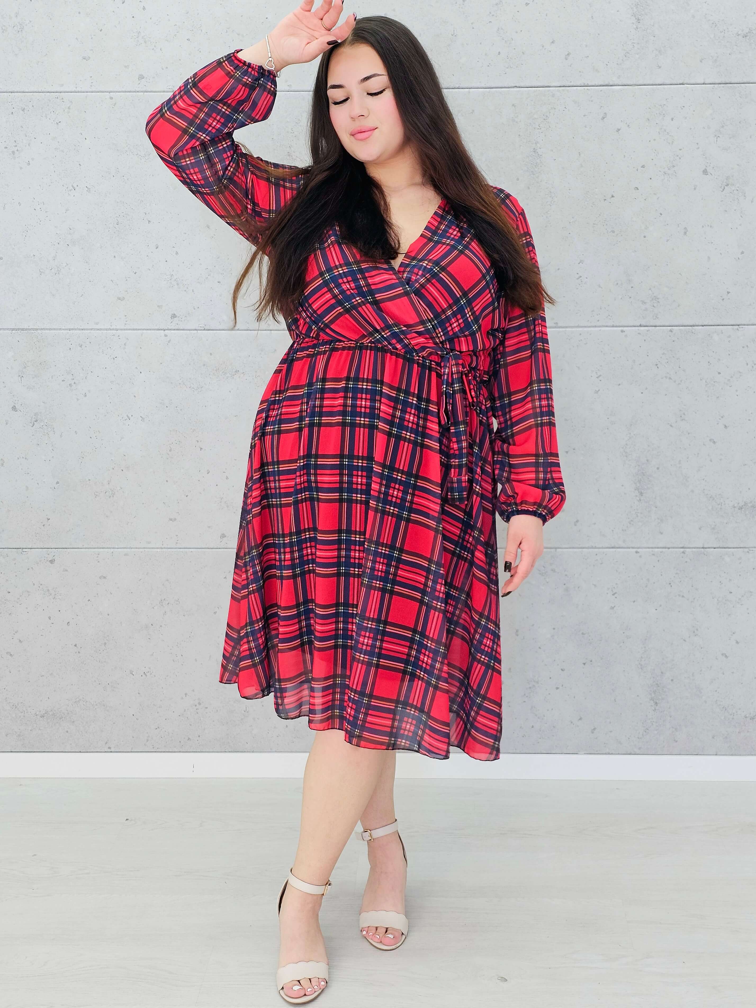 Sukienka w kratę plus size z wiązaniem Stylowa XL