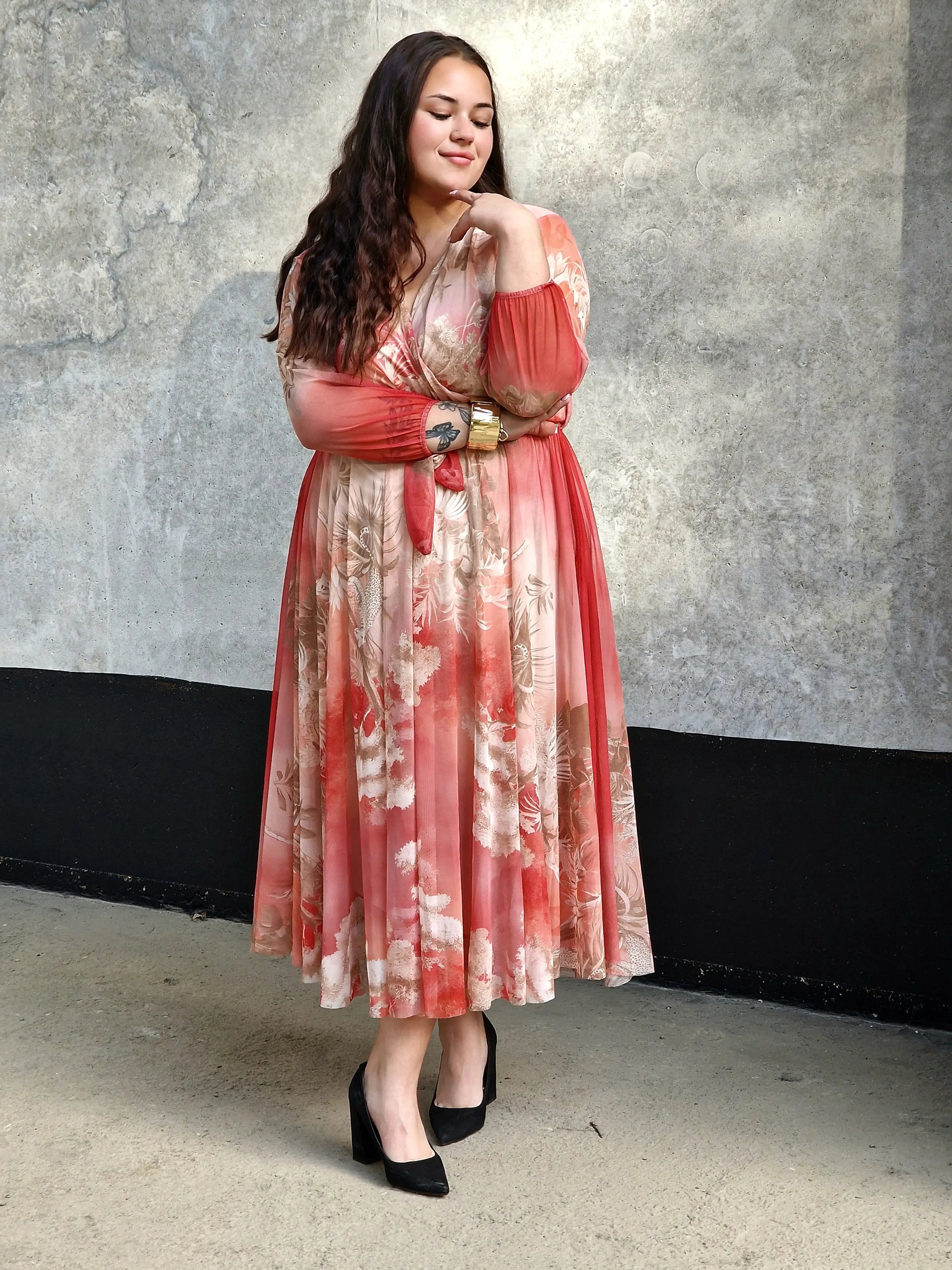 Sukienka, która podkreśli Twoje piękno - dwa odcienie Stylowa XL