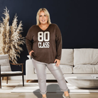 Sweter Damski "80 CLASS" z Dekoltem w Serek - Brąz Stylowa XL