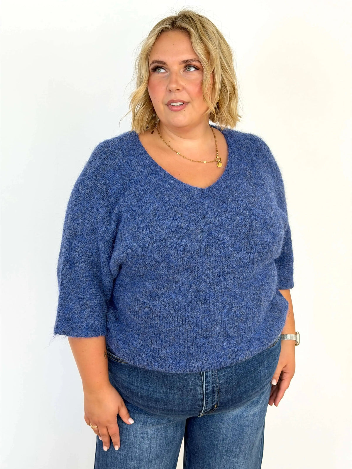 Sweter damski plus size z dekoltem V – miękki i swobodny fason Stylowa XL