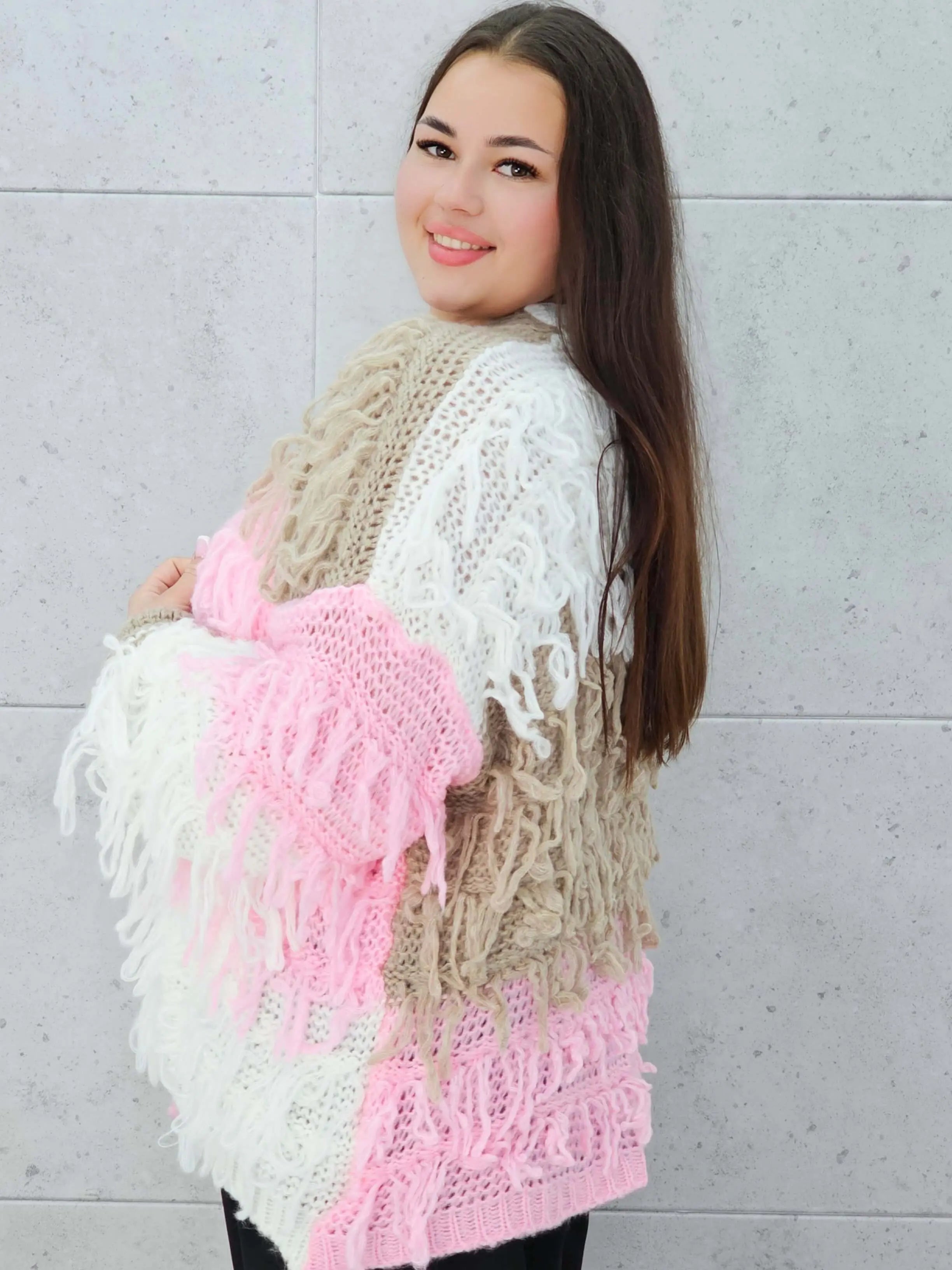 Sweter plus size – ciepły, stylowy i idealnie dopasowany do kobiecej sylwetki Stylowa XL