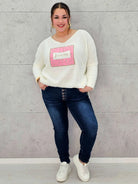 Sweter plus size z aplikacją J’adore – modny i kobiecy wybór. Stylowa XL