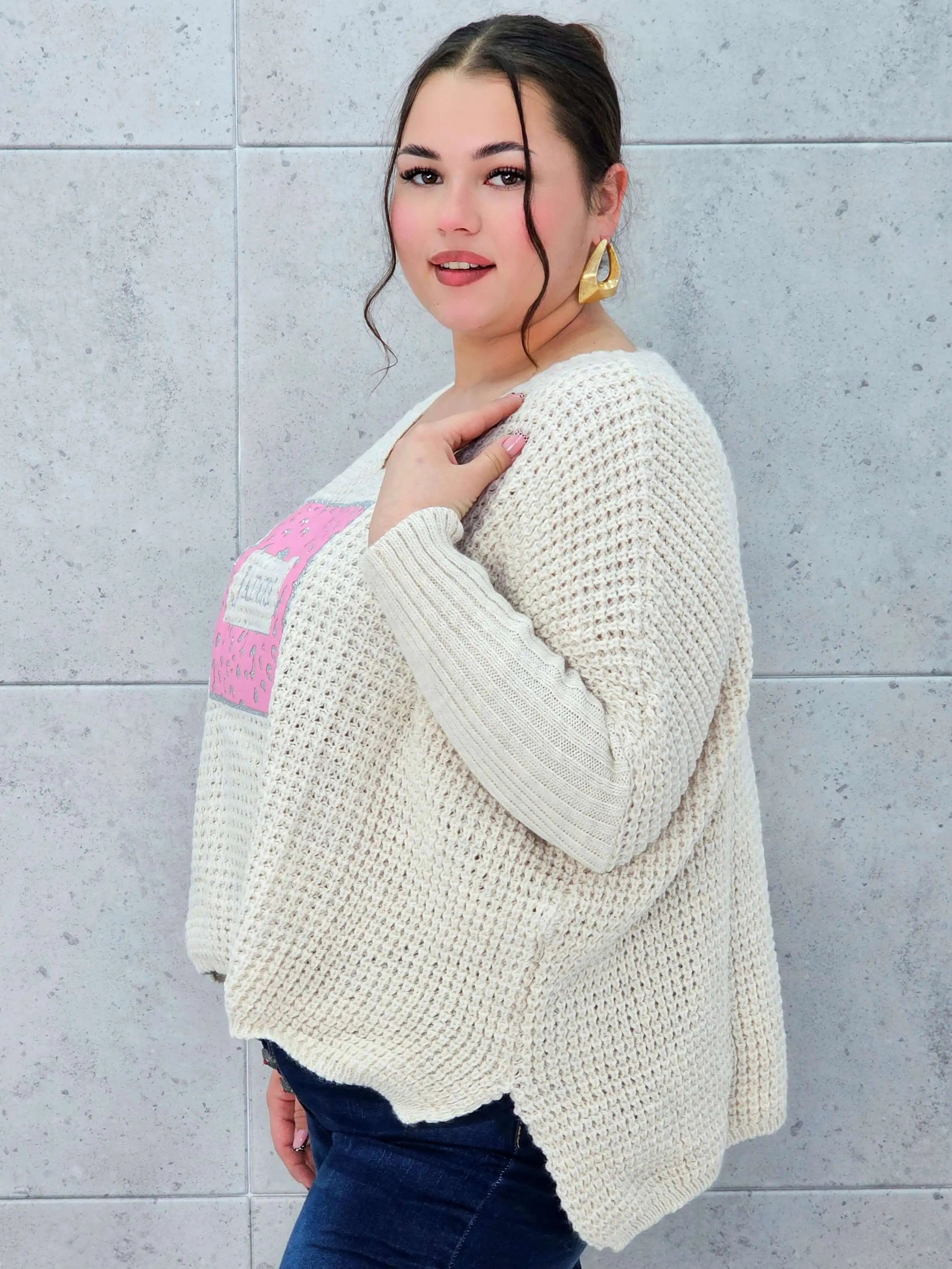 Sweter plus size z aplikacją J’adore – modny i kobiecy wybór. Stylowa XL