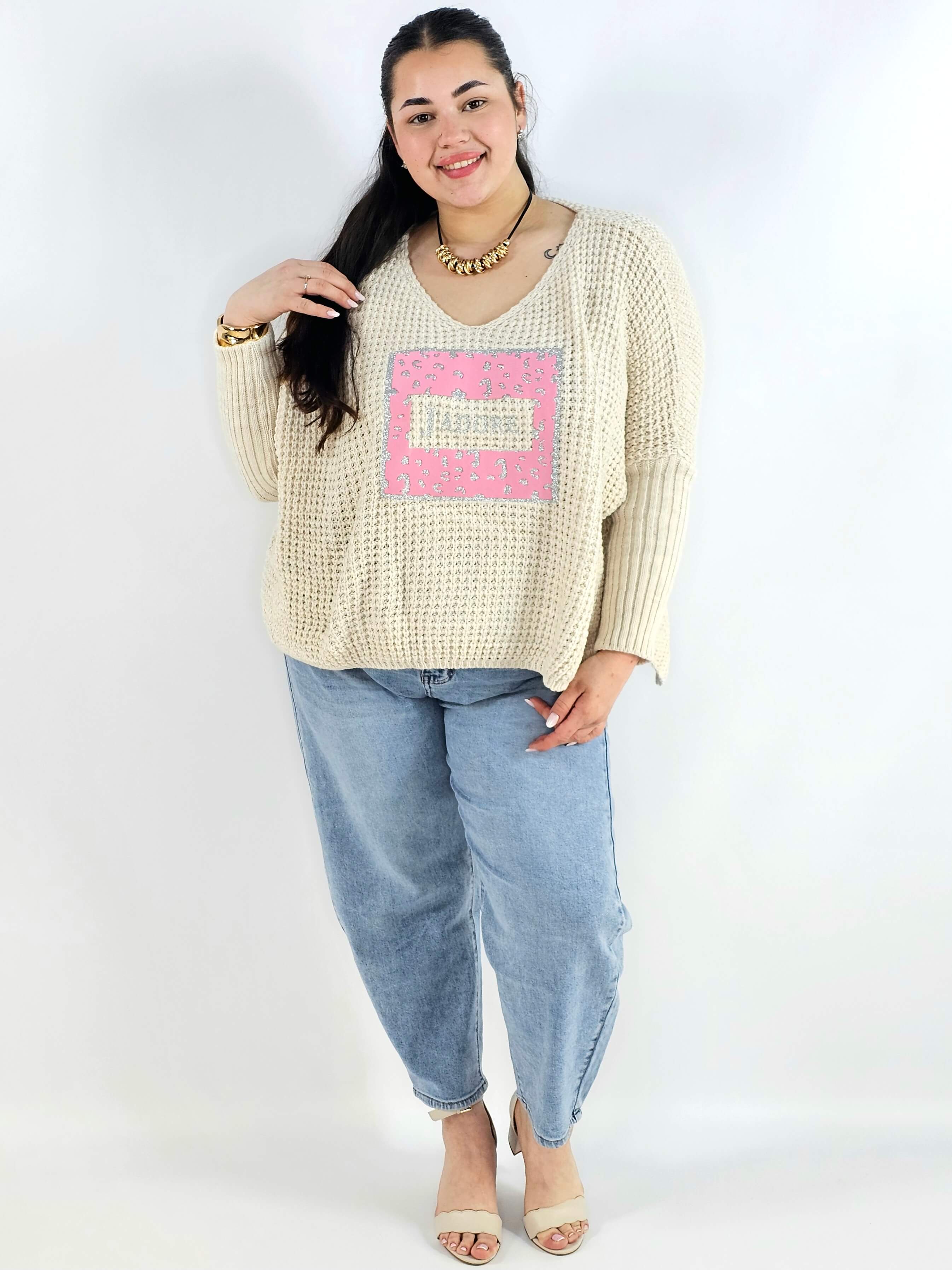 Sweter plus size z aplikacją J’adore – modny i kobiecy wybór. Stylowa XL