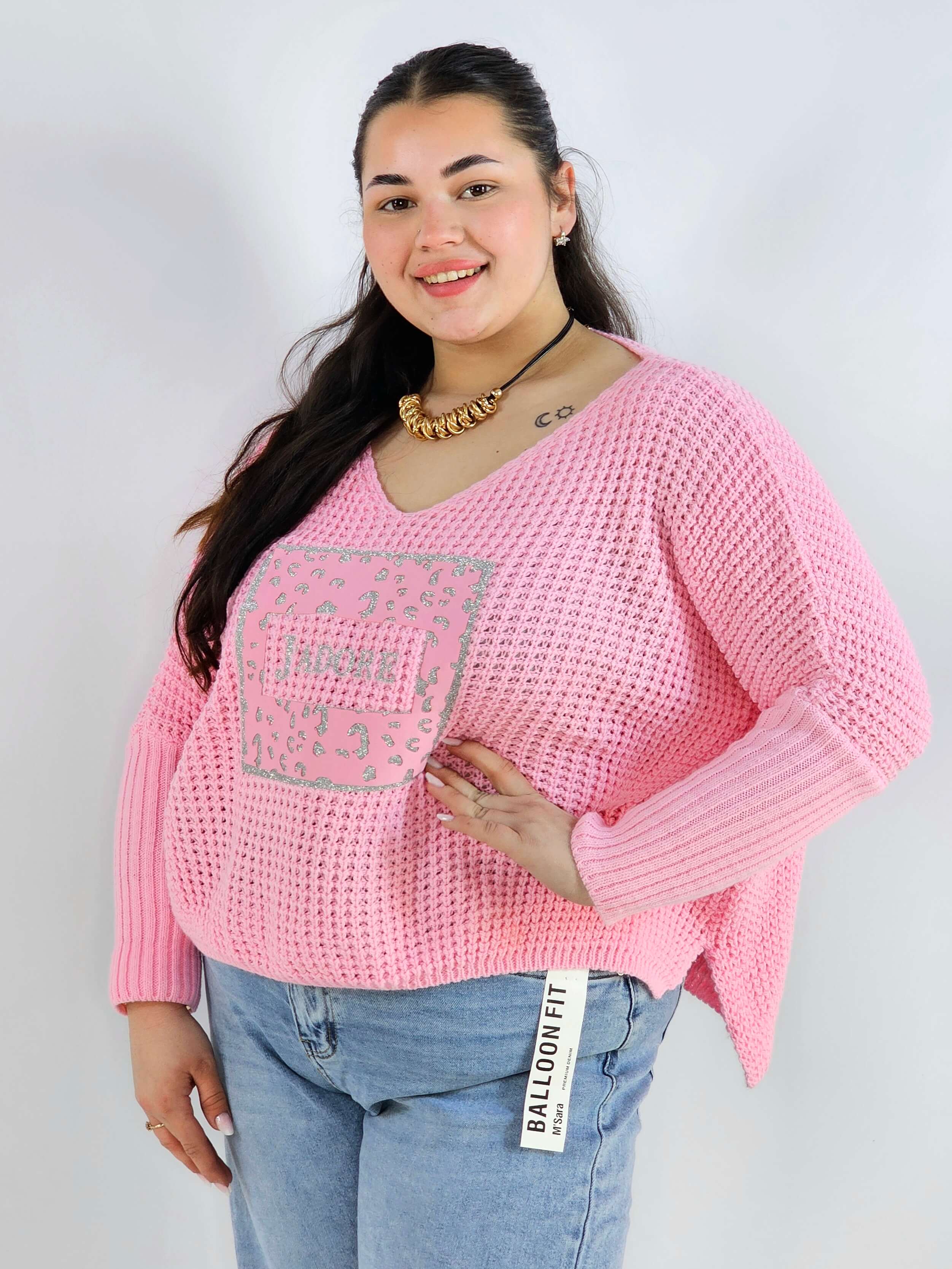 Sweter plus size z aplikacją J’adore – modny i kobiecy wybór. Stylowa XL